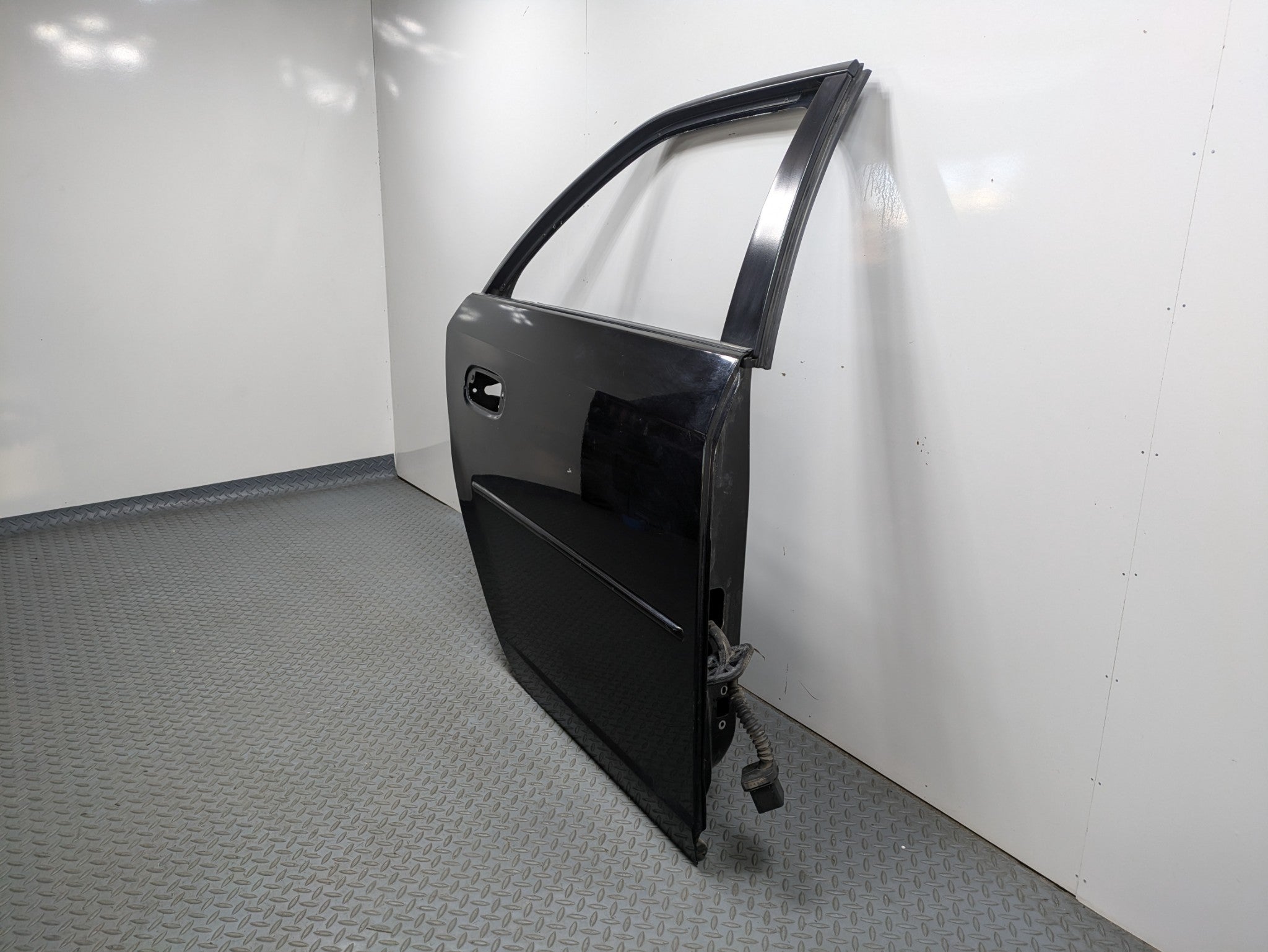 2005 - 2007 OEM CADILLAC CTS REAR RIGHT PASSENGER SIDE DOOR SHELL PANEL BLACK