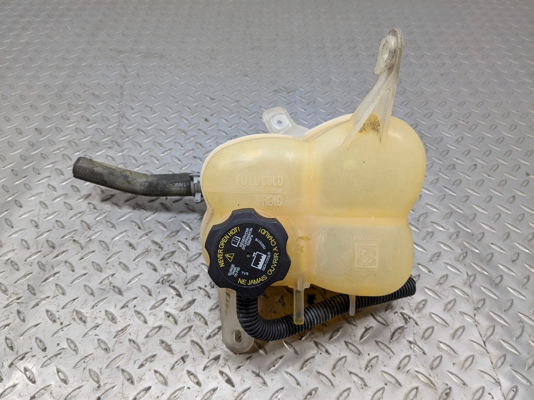2005 - 2007 OEM CADILLAC CTS ENGINE RADIATOR COOLANT RECOVERY BOTTLE RESERVOIR