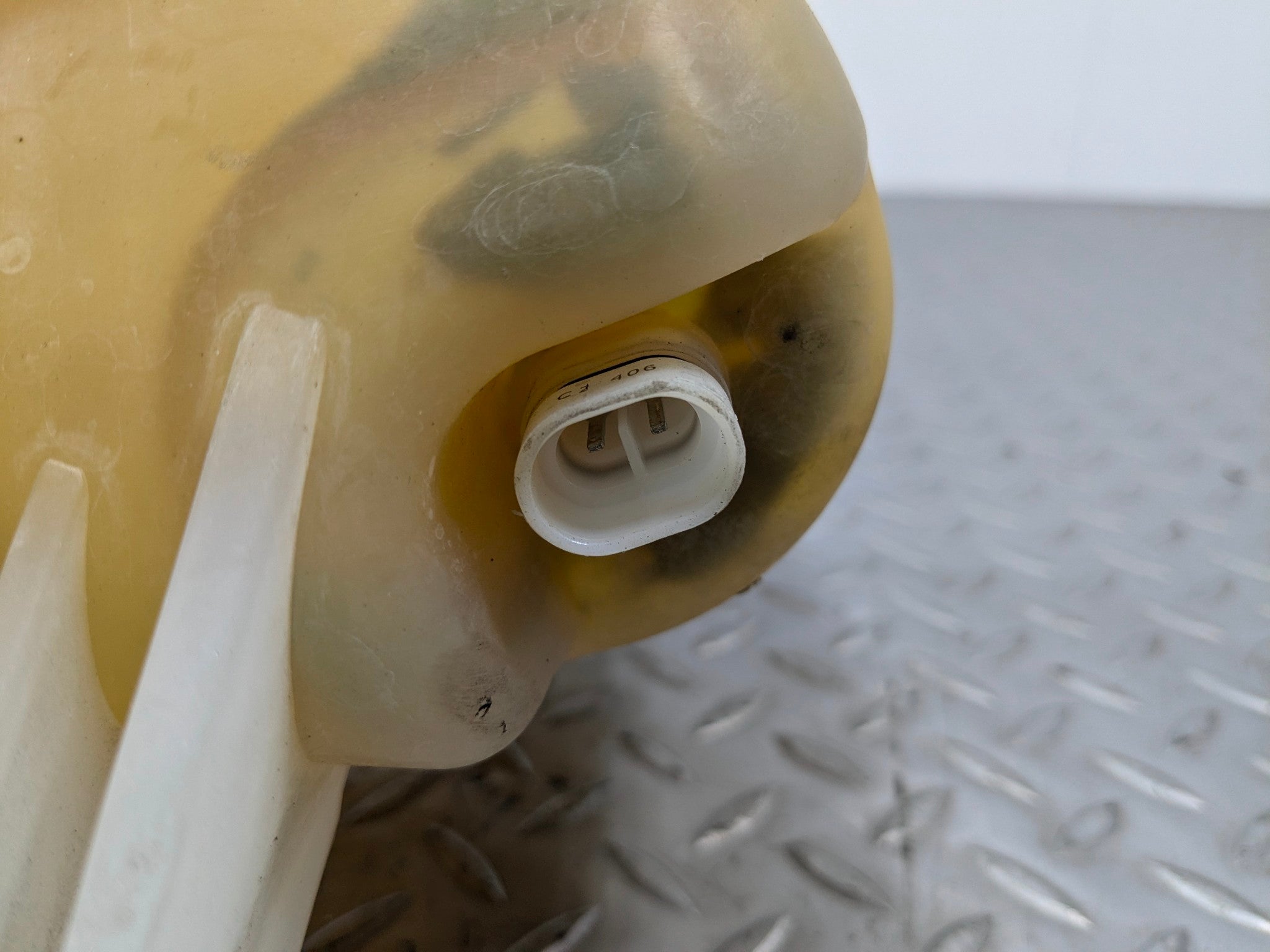 2005 - 2007 OEM CADILLAC CTS ENGINE RADIATOR COOLANT RECOVERY BOTTLE RESERVOIR