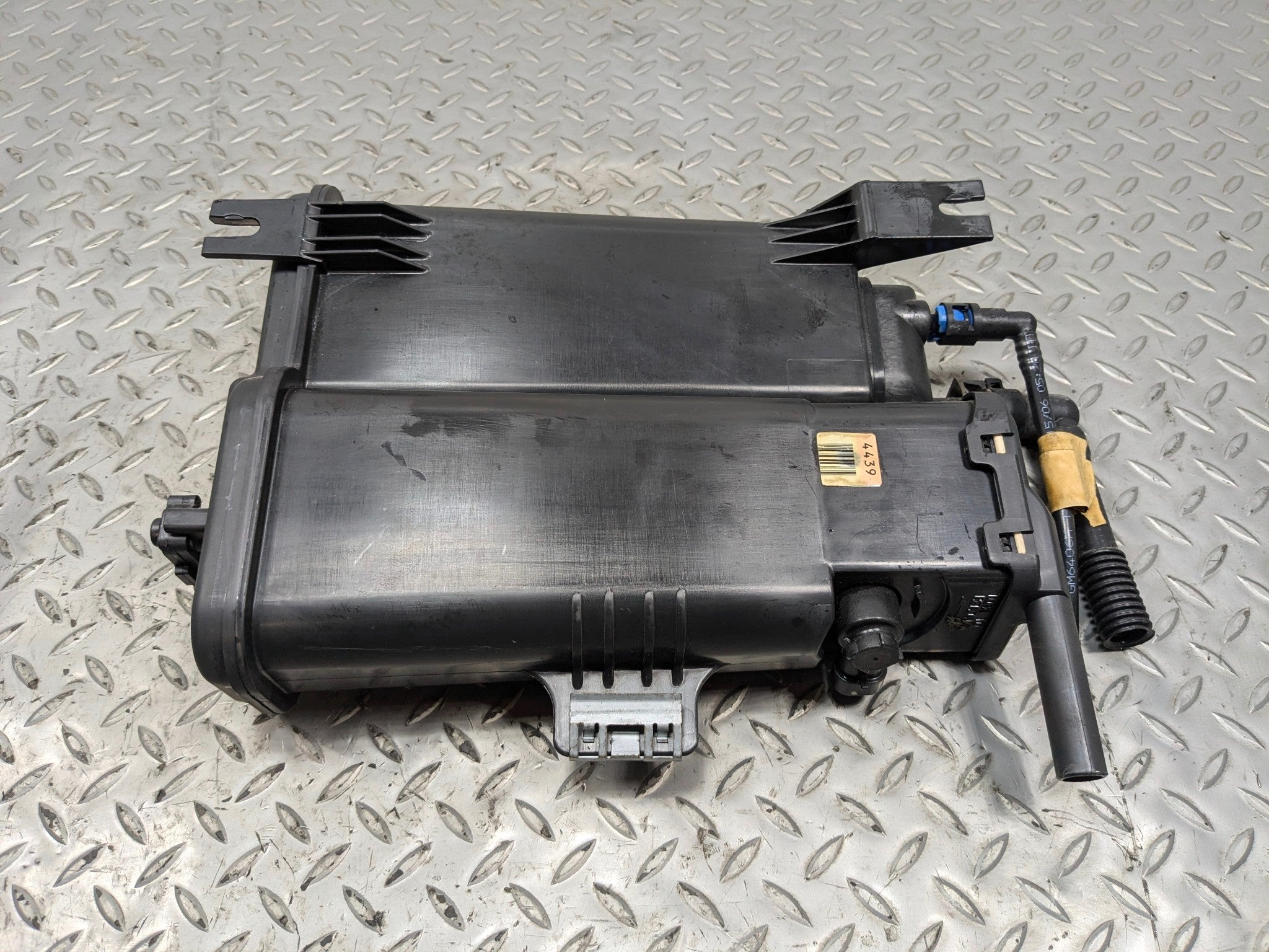 2005 - 2007 OEM CADILLAC CTS FUEL VAPOR EVAPORATOR CHARCOAL CANISTER