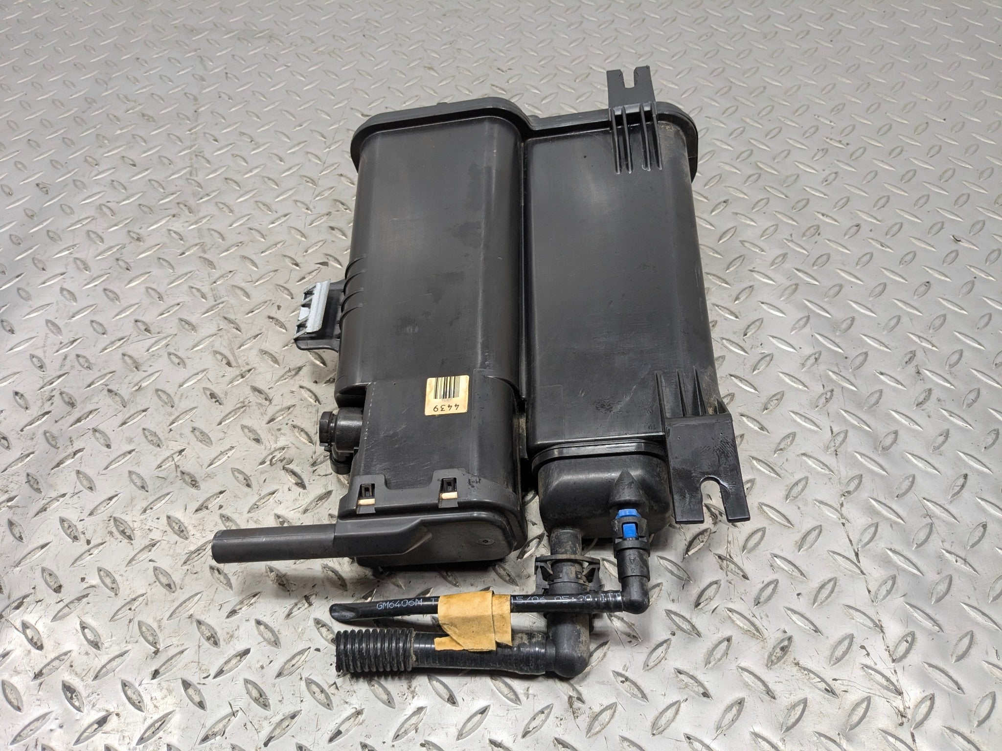 2005 - 2007 OEM CADILLAC CTS FUEL VAPOR EVAPORATOR CHARCOAL CANISTER