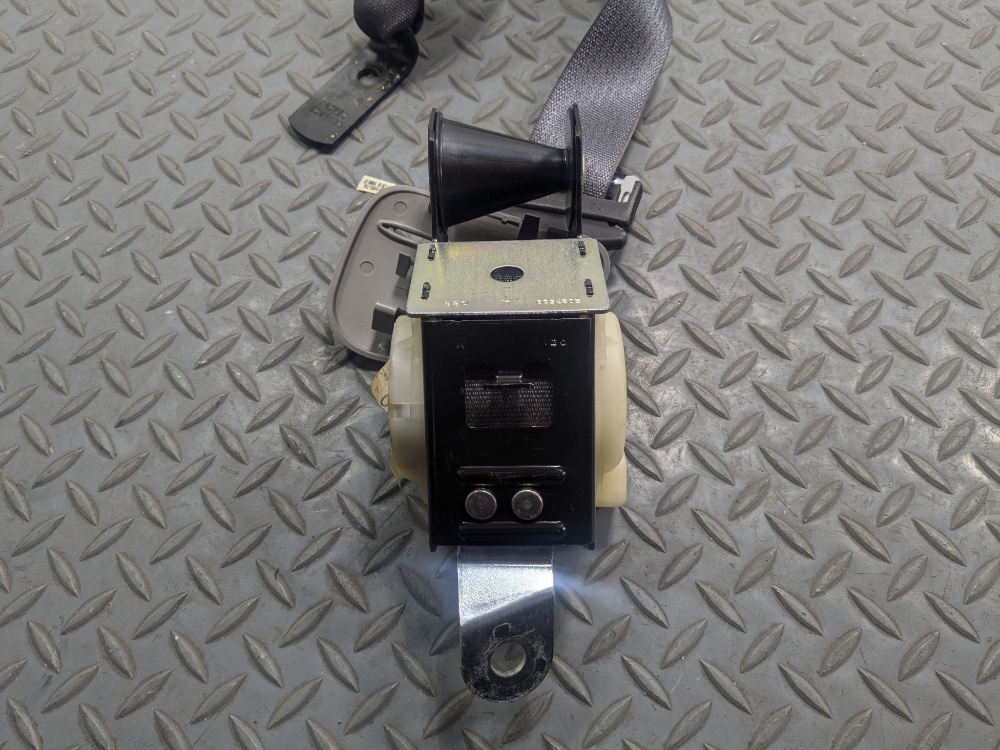 2005 - 2007 OEM CADILLAC CTS REAR LEFT DRIVER SIDE SEAT BELT RETRACTOR