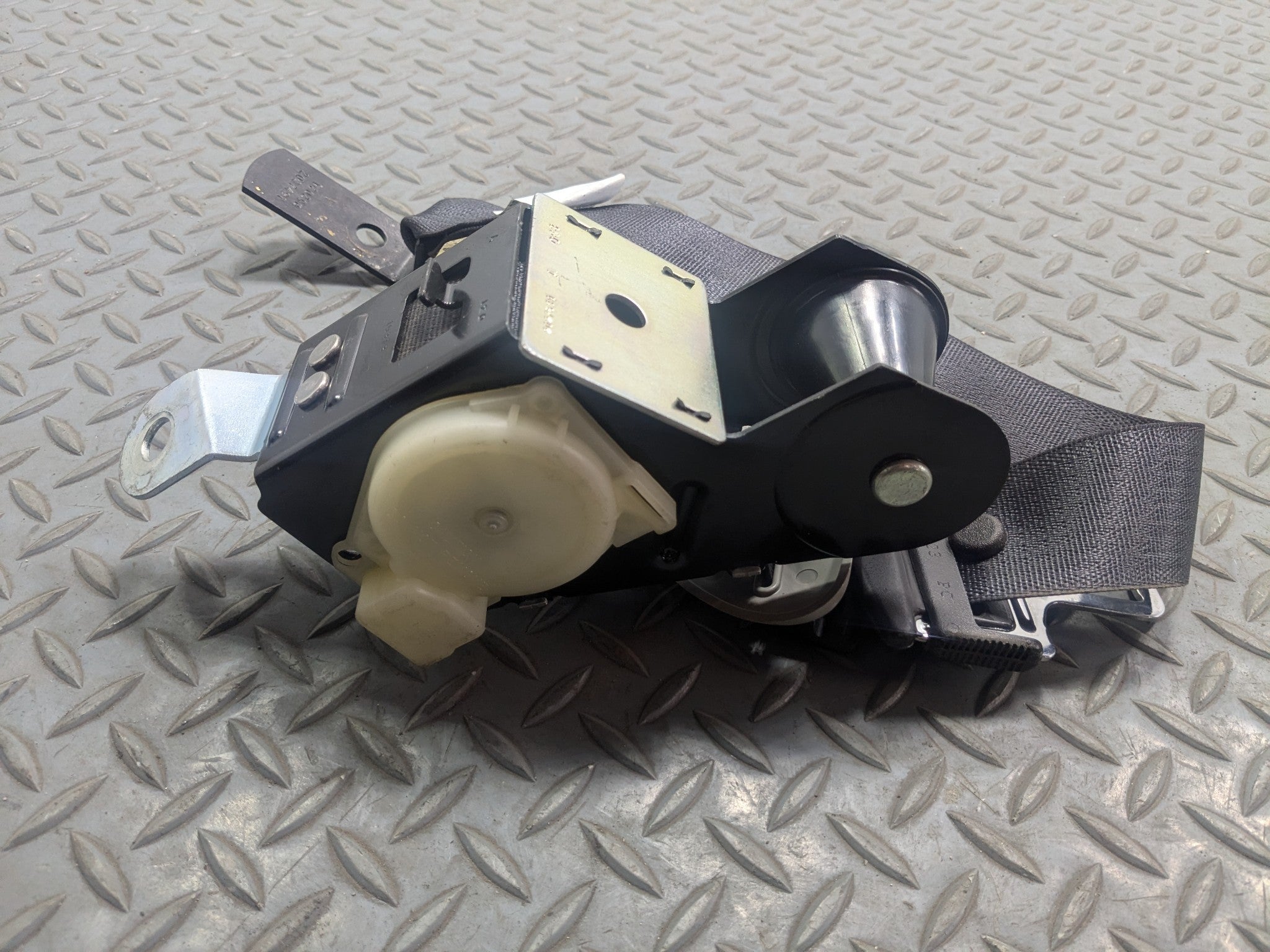 2005 - 2007 OEM CADILLAC CTS REAR LEFT DRIVER SIDE SEAT BELT RETRACTOR