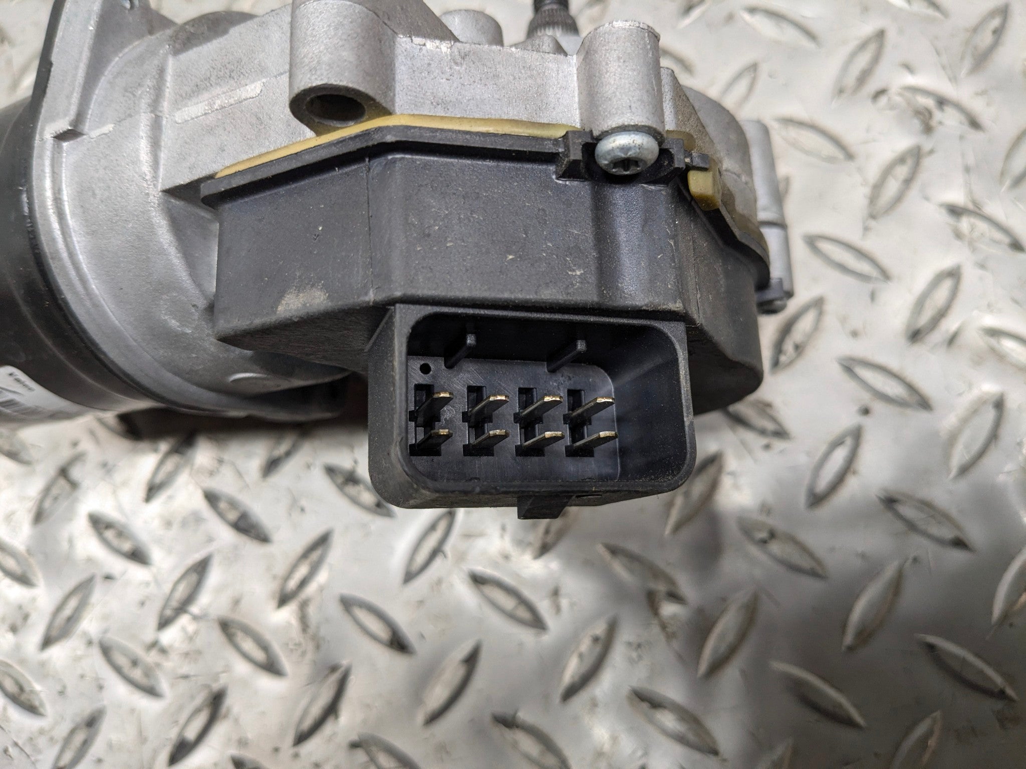 2005 - 2007 OEM CADILLAC CTS FRONT WINDSHIELD WIPER MOTOR ASSEMBLY