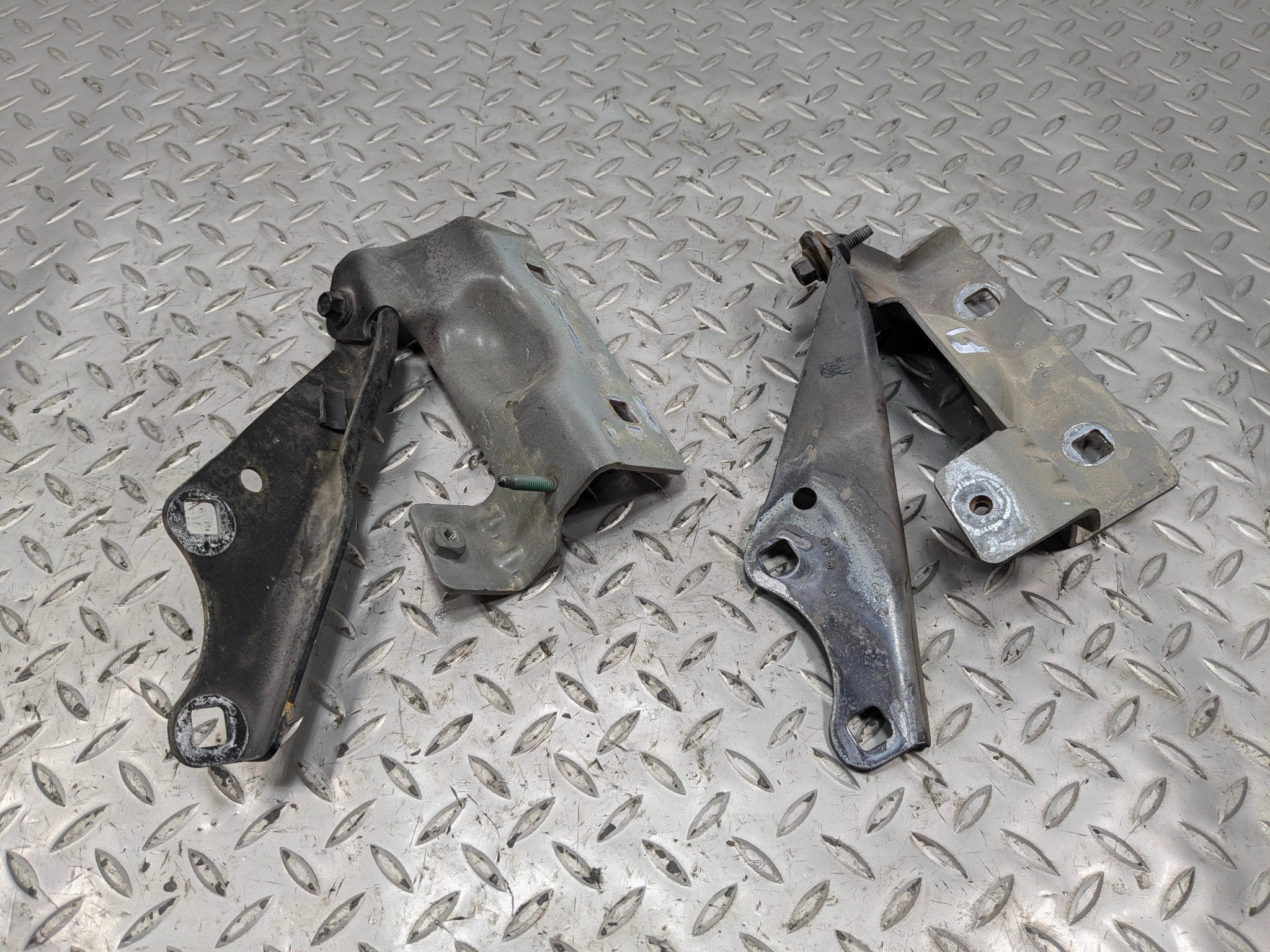 2005 - 2007 OEM CADILLAC CTS FRONT LEFT AND RIGHT SIDE HOOD HINGE SET OF 2