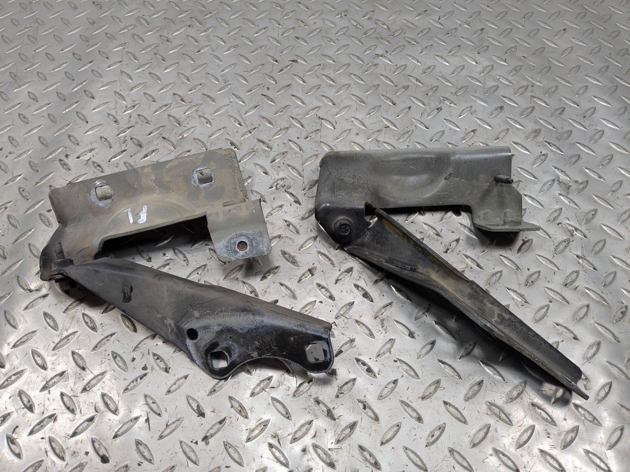 2005 - 2007 OEM CADILLAC CTS FRONT LEFT AND RIGHT SIDE HOOD HINGE SET OF 2