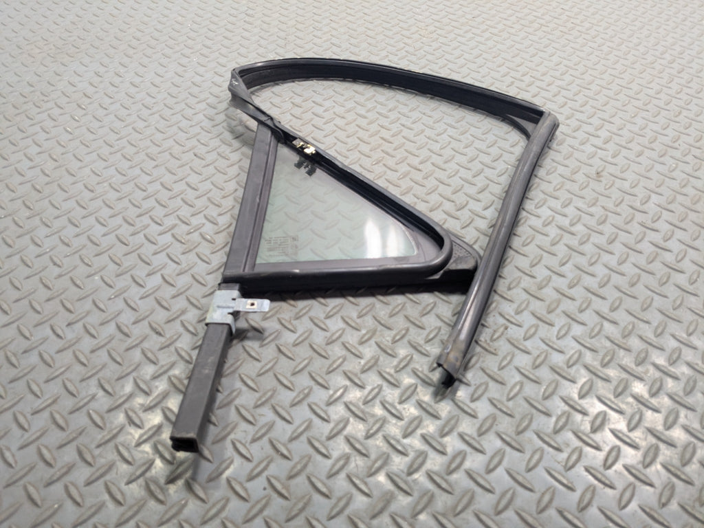2005 - 2007 OEM CADILLAC CTS REAR RIGHT PASSENGER SIDE QUARTER VENT WINDOW GLASS