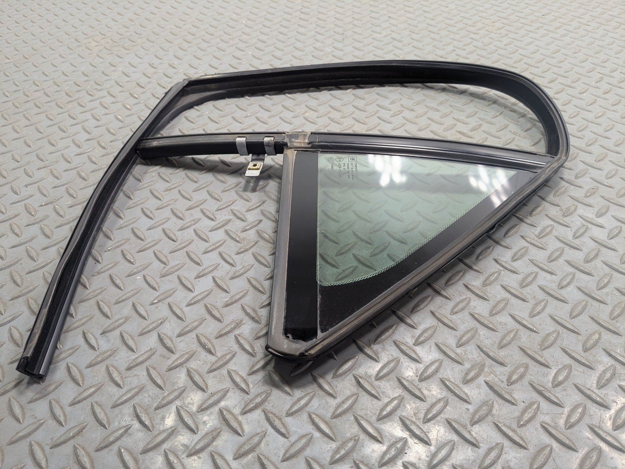 2005 - 2007 OEM CADILLAC CTS REAR LEFT DRIVER SIDE QUARTER VENT WINDOW GLASS
