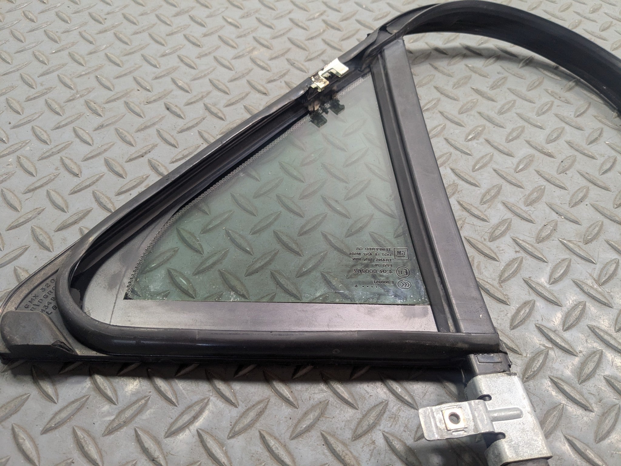 2005 - 2007 OEM CADILLAC CTS REAR LEFT DRIVER SIDE QUARTER VENT WINDOW GLASS