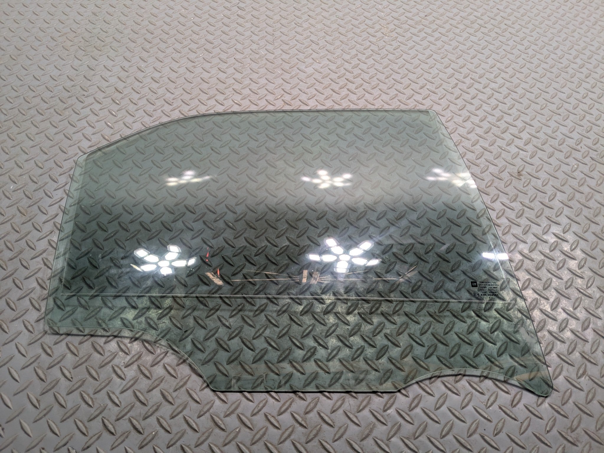 2005 - 2007 OEM CADILLAC CTS REAR RIGHT PASSENGER SIDE DOOR WINDOW GLASS