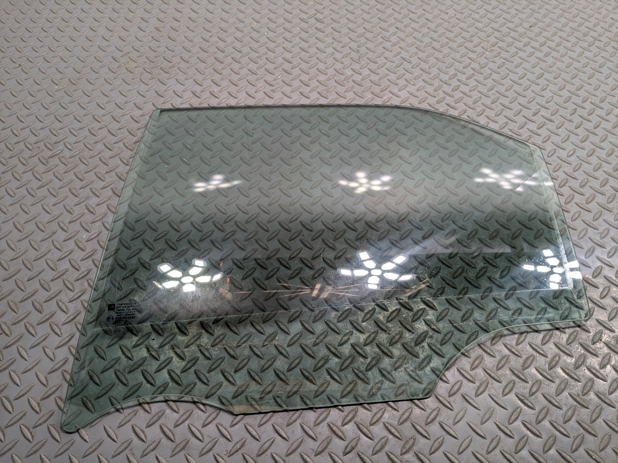 2005 - 2007 OEM CADILLAC CTS REAR LEFT DRIVER SIDE DOOR WINDOW GLASS