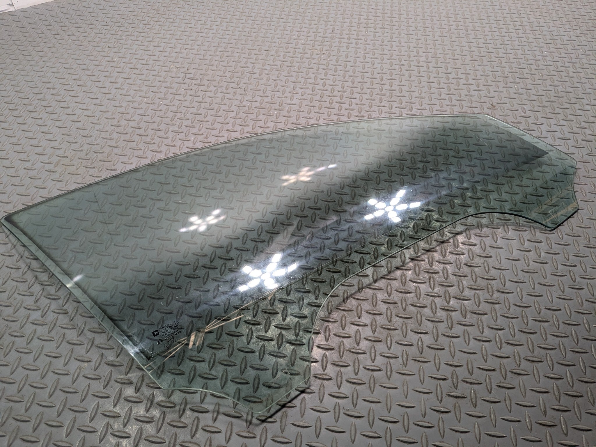 2005 - 2007 OEM CADILLAC CTS FRONT RIGHT PASSENGER SIDE DOOR WINDOW GLASS
