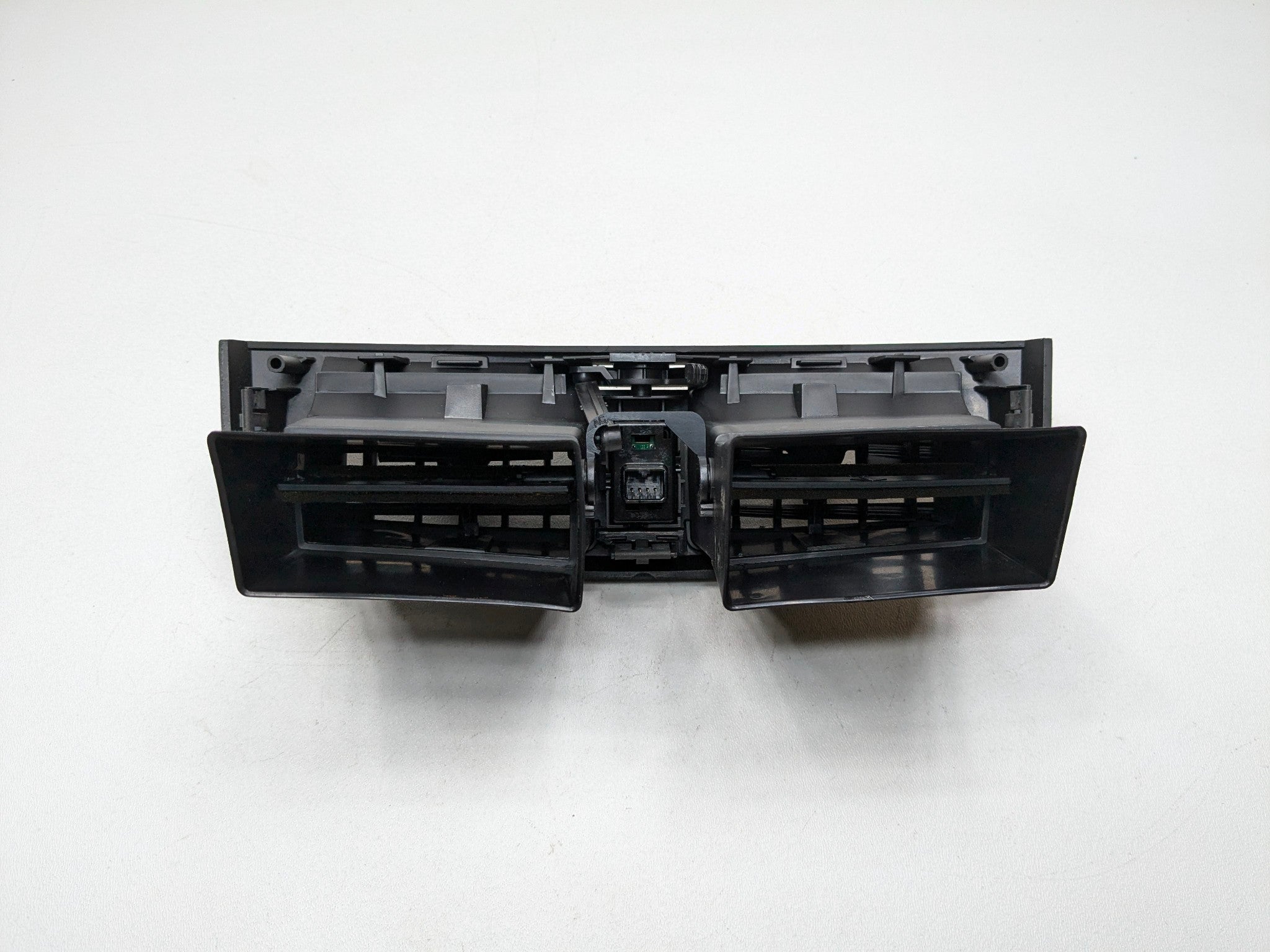 2005 - 2007 OEM CADILLAC CTS FRONT CENTER CONSOLE AC HEATER AIR VENT ASSEMBLY