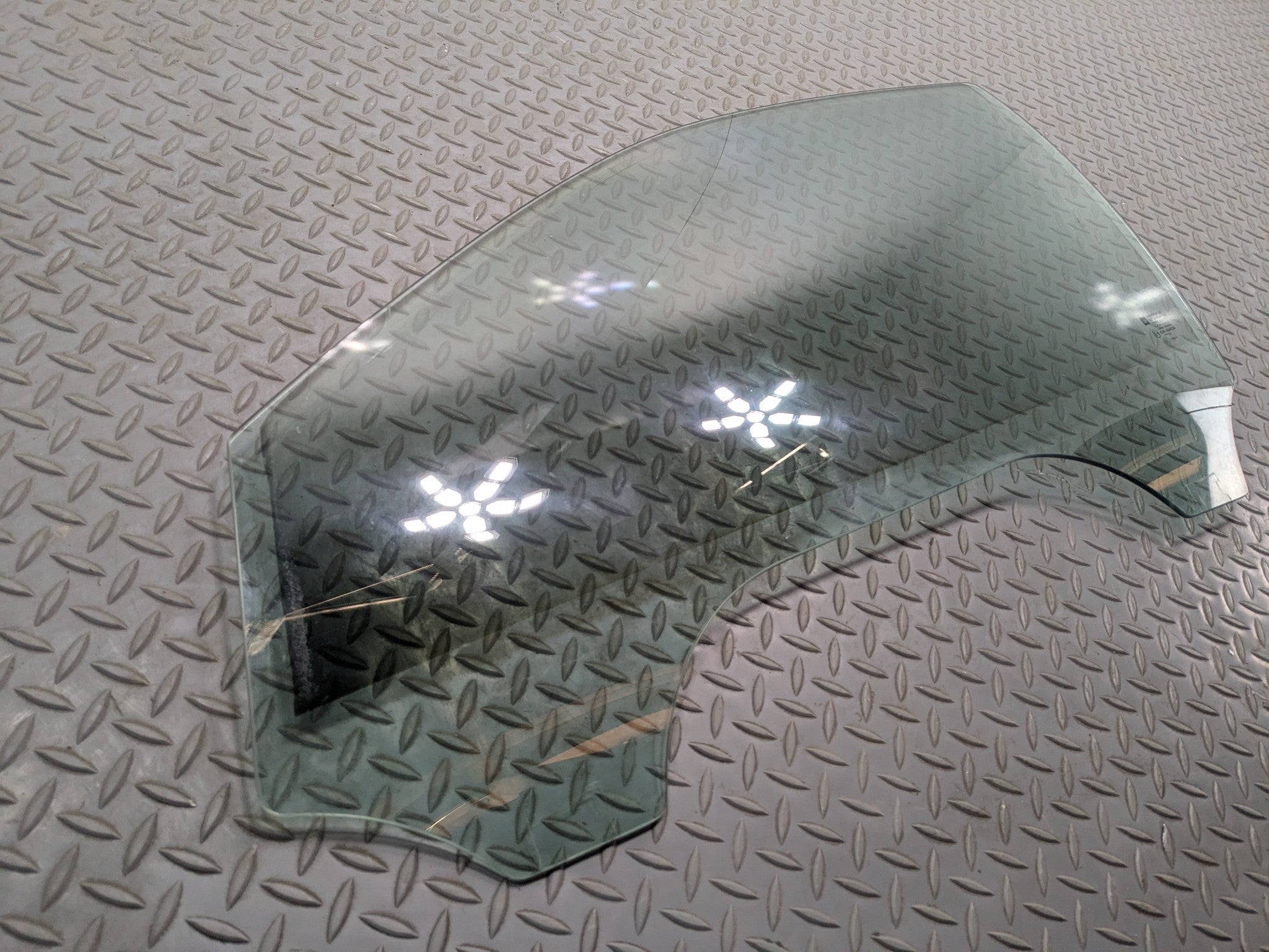 2005 - 2007 OEM CADILLAC CTS FRONT LEFT DRIVER SIDE DOOR WINDOW GLASS