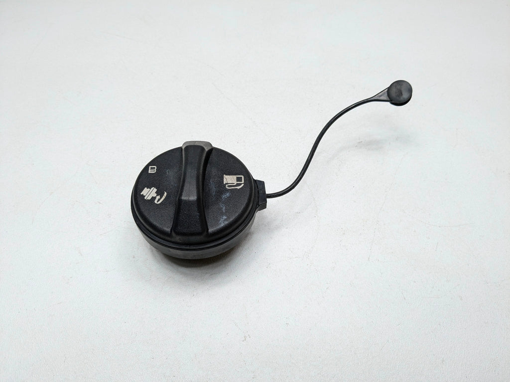 2005 - 2007 OEM CADILLAC CTS FUEL GAS TANK FILLER CAP ASSEMBLY BLACK