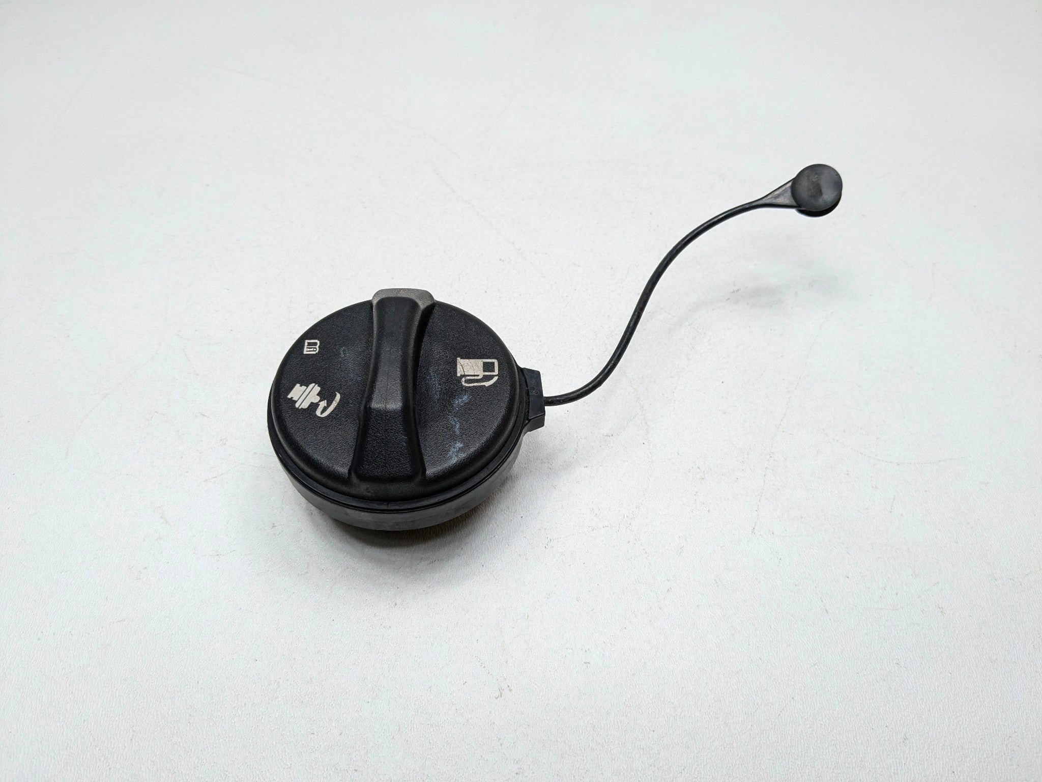 2005 - 2007 OEM CADILLAC CTS FUEL GAS TANK FILLER CAP ASSEMBLY BLACK
