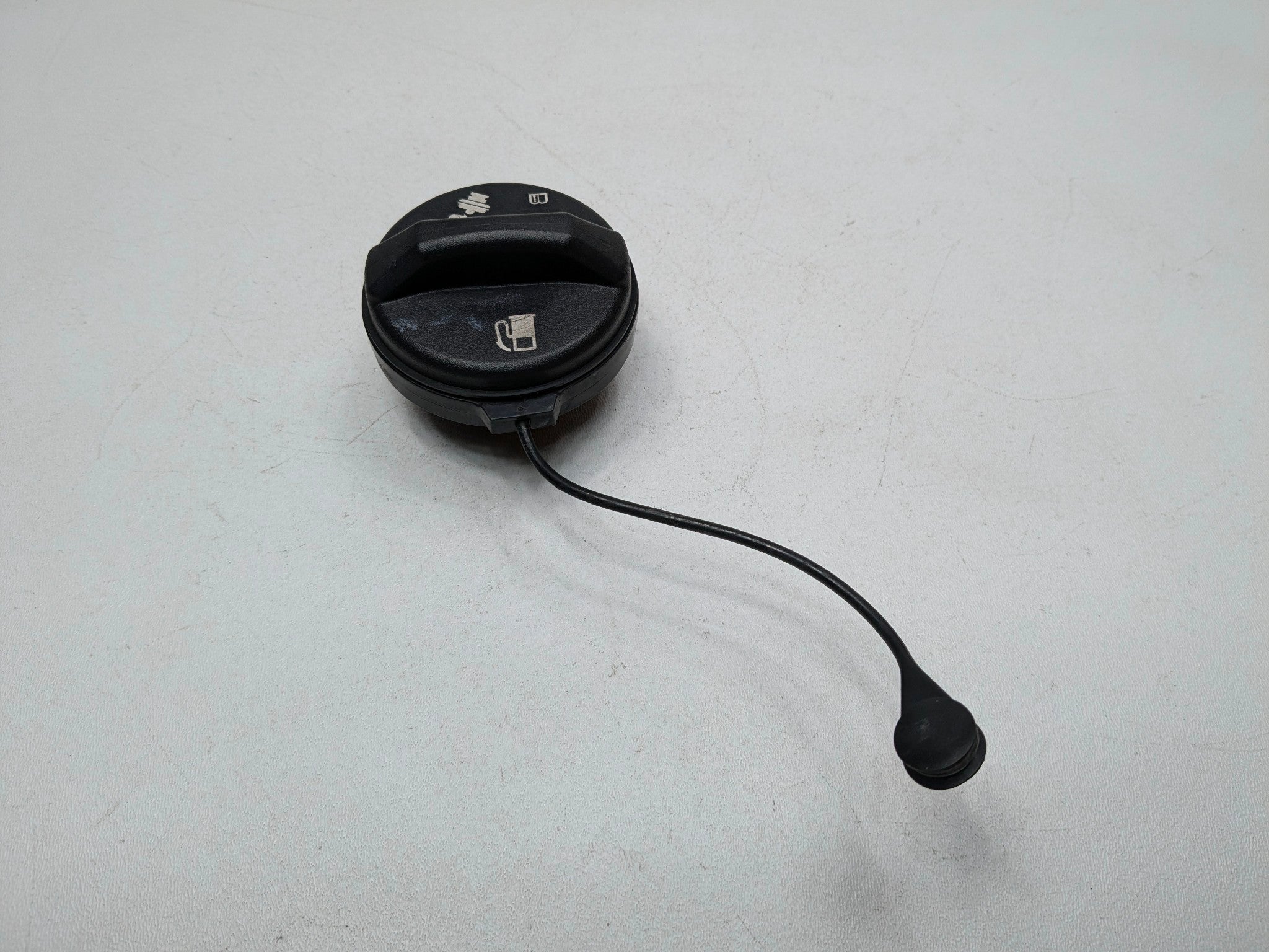 2005 - 2007 OEM CADILLAC CTS FUEL GAS TANK FILLER CAP ASSEMBLY BLACK