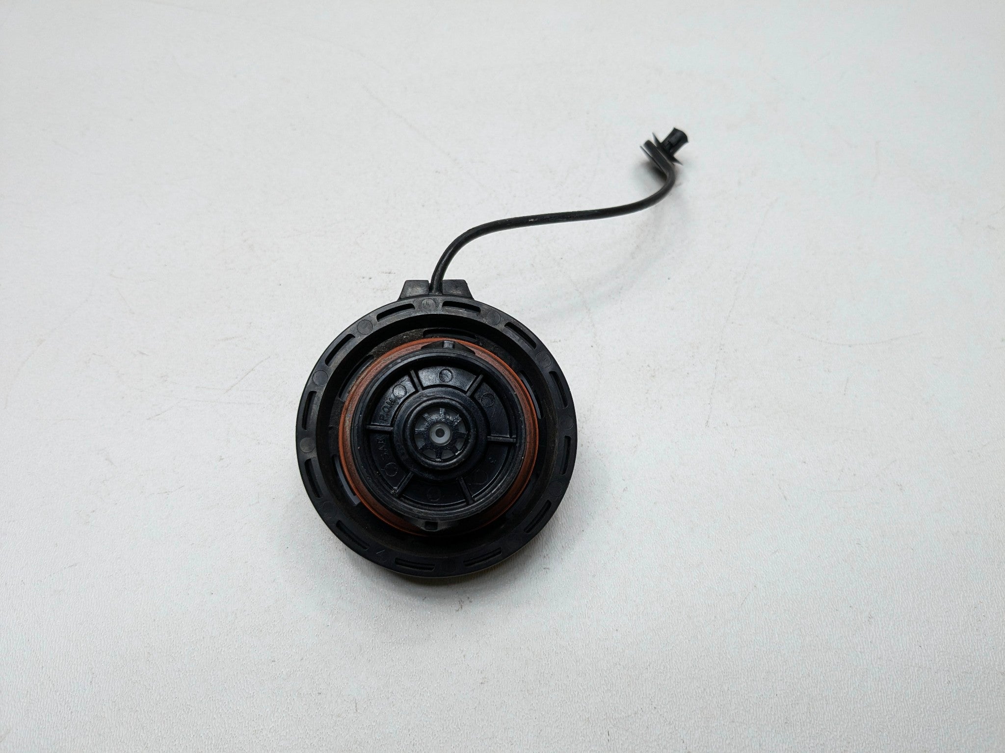 2005 - 2007 OEM CADILLAC CTS FUEL GAS TANK FILLER CAP ASSEMBLY BLACK