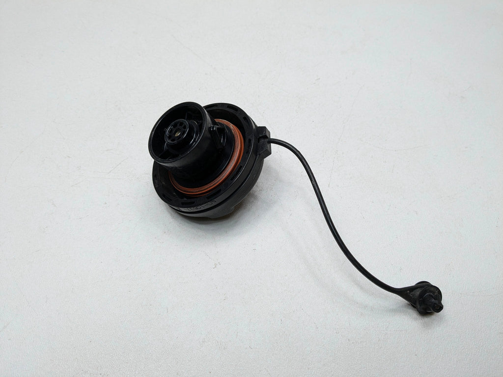 2005 - 2007 OEM CADILLAC CTS FUEL GAS TANK FILLER CAP ASSEMBLY BLACK