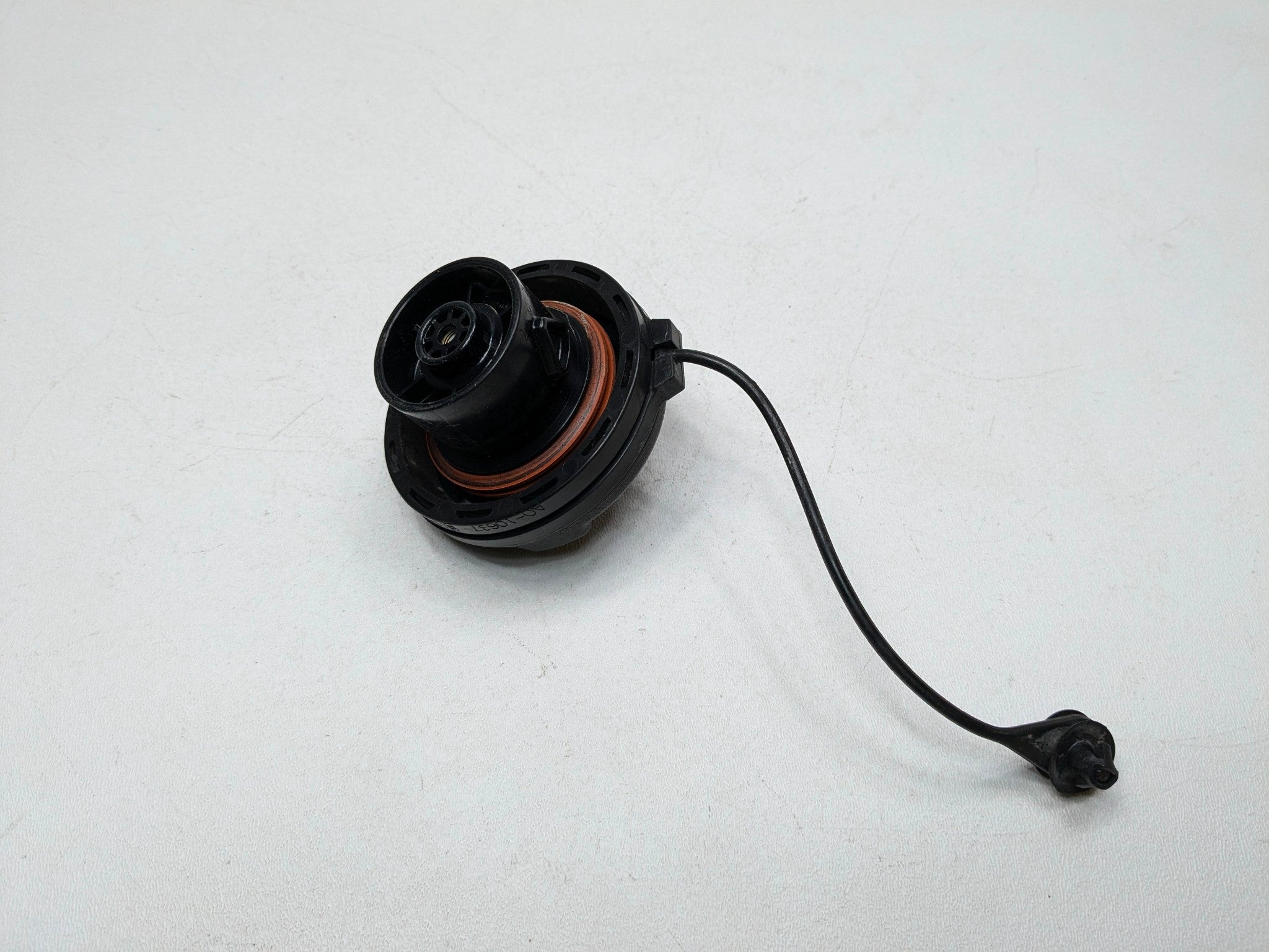 2005 - 2007 OEM CADILLAC CTS FUEL GAS TANK FILLER CAP ASSEMBLY BLACK