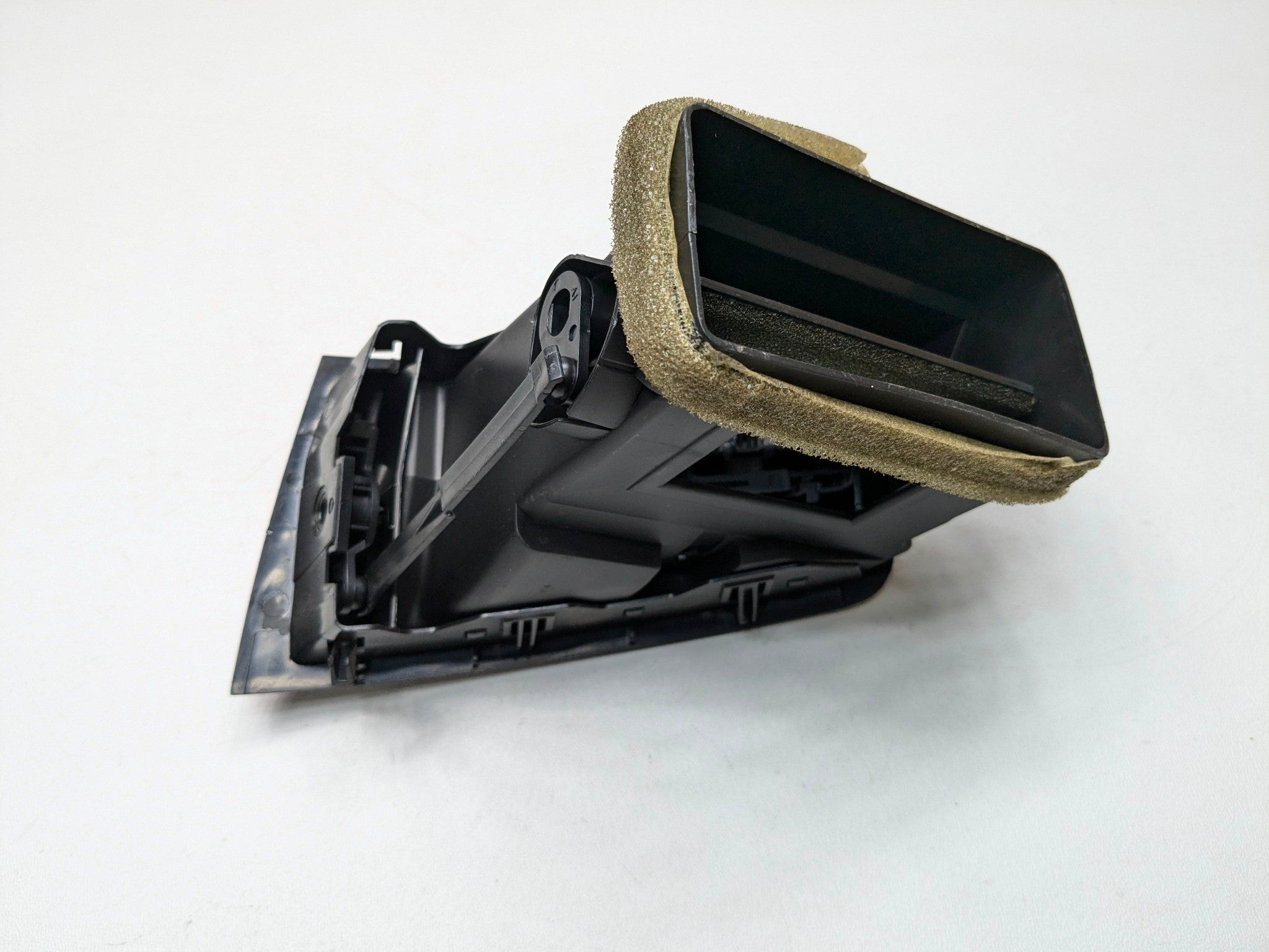 2005 - 2007 OEM CADILLAC CTS FRONT LEFT SIDE DASH AIR CONDITIONER HEATER VENT