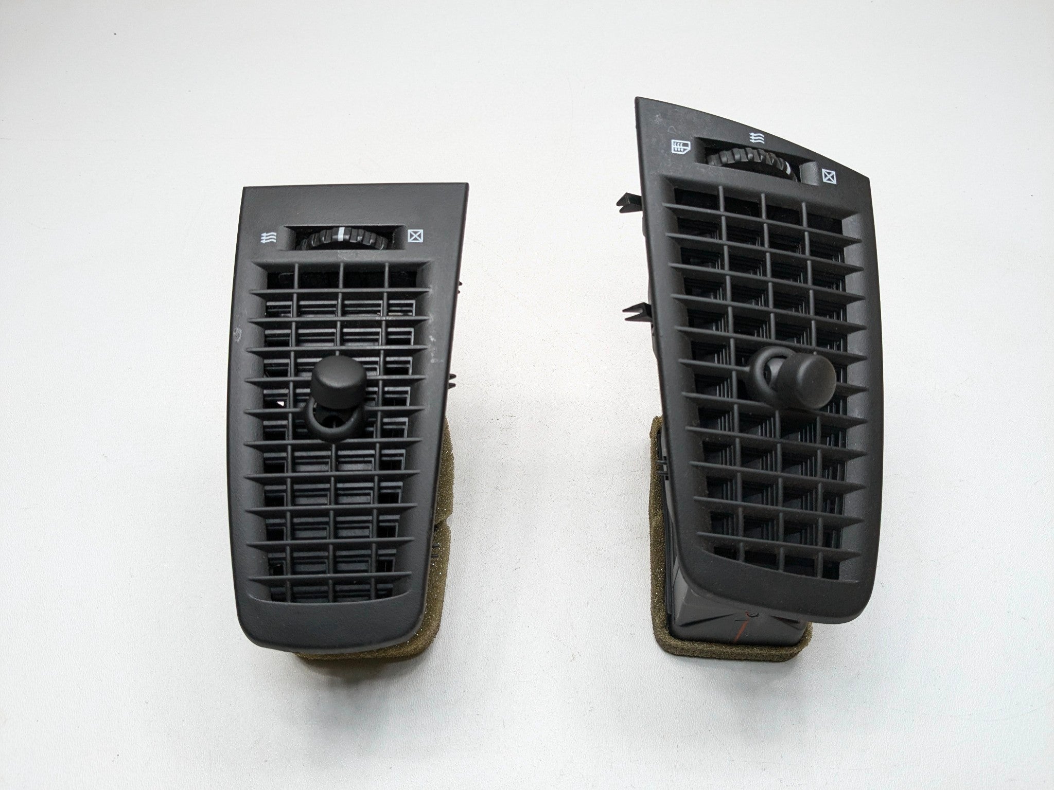 2005 - 2007 OEM CADILLAC CTS FRONT RIGHT SIDE DASH AIR CONDITIONER HEATER VENT