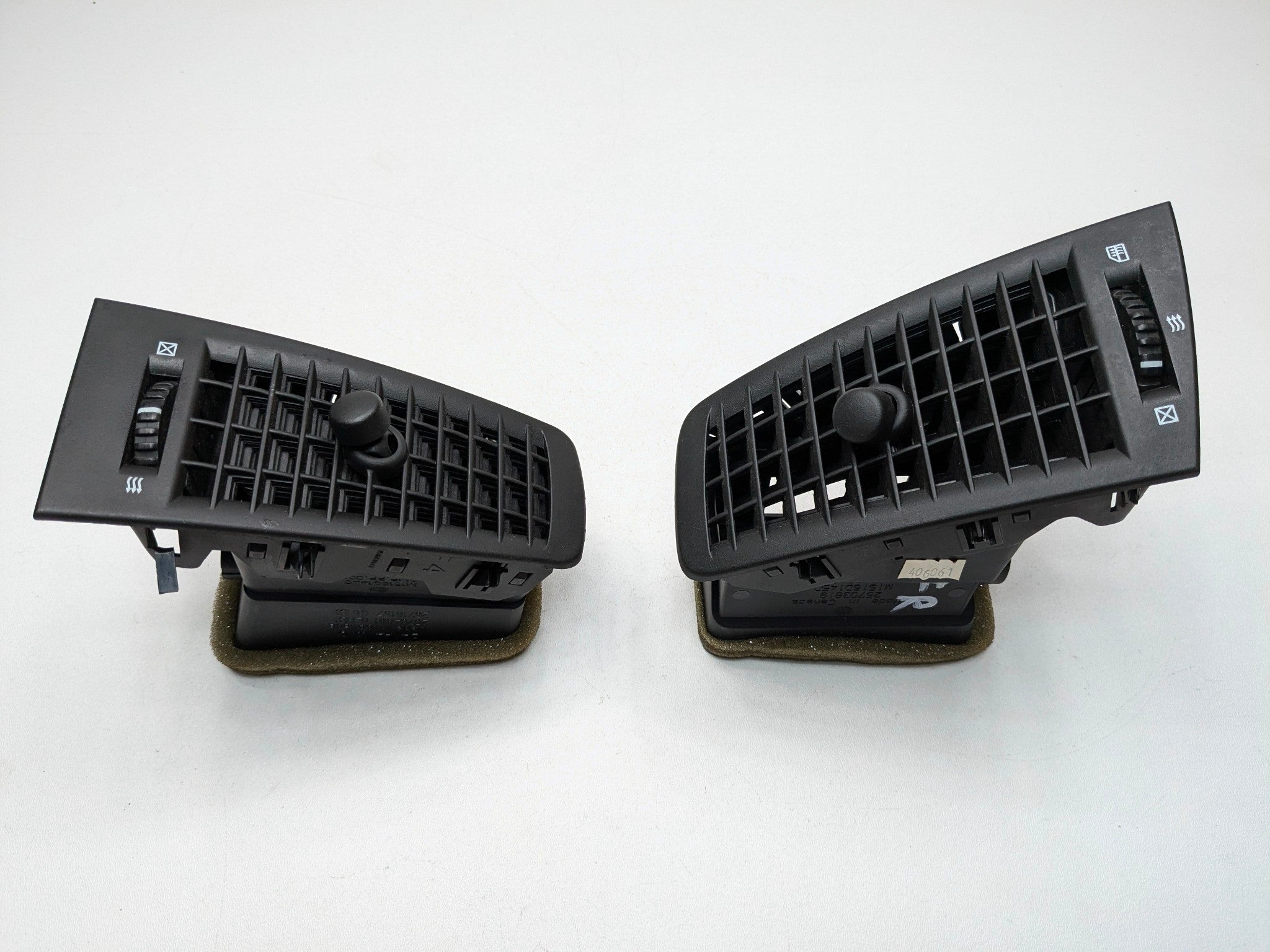 2005 - 2007 OEM CADILLAC CTS FRONT RIGHT SIDE DASH AIR CONDITIONER HEATER VENT