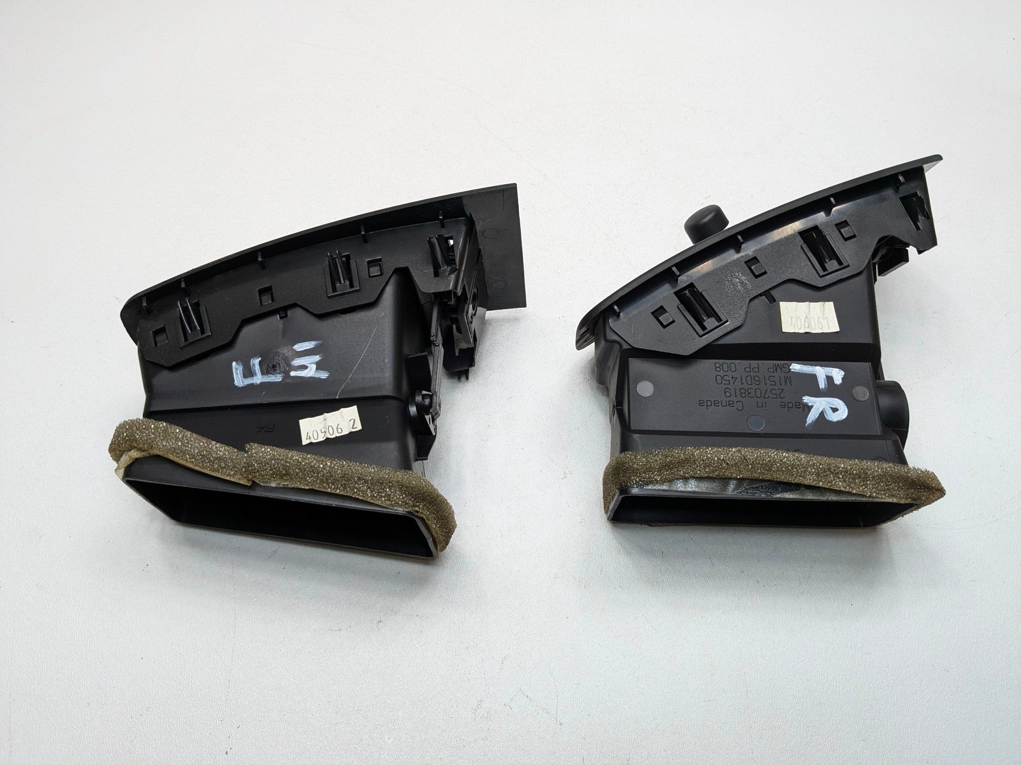 2005 - 2007 OEM CADILLAC CTS FRONT RIGHT SIDE DASH AIR CONDITIONER HEATER VENT