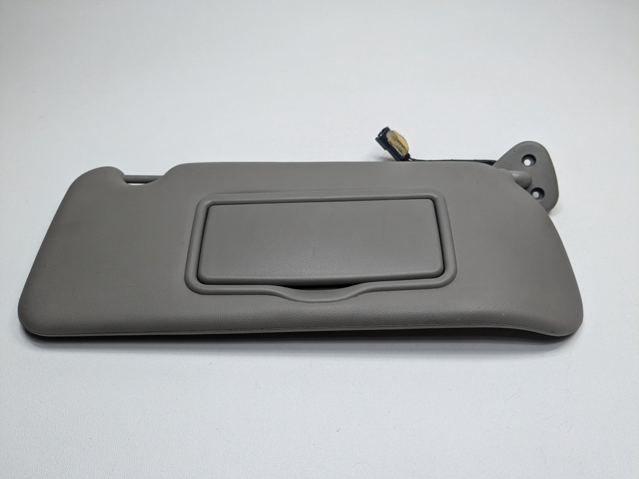 2005 - 2007 OEM CADILLAC CTS FRONT RIGHT SIDE UPPER ROOF SUN VISOR WITH MIRROR