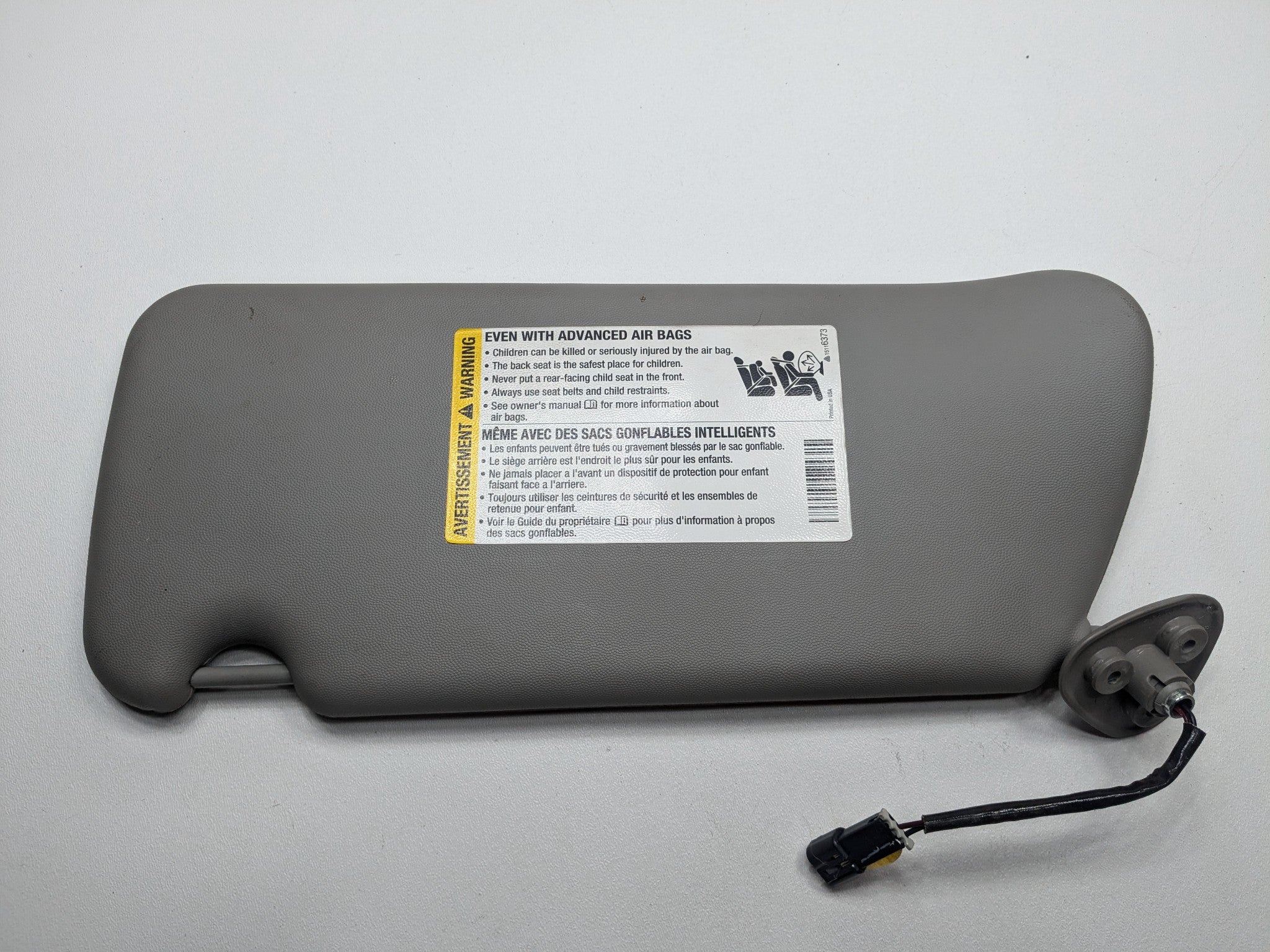 2005 - 2007 OEM CADILLAC CTS FRONT RIGHT SIDE UPPER ROOF SUN VISOR WITH MIRROR