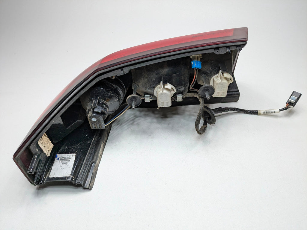 2005 - 2007 OEM CADILLAC CTS REAR LEFT DRIVER SIDE TAIL LIGHT ASSEMBLY