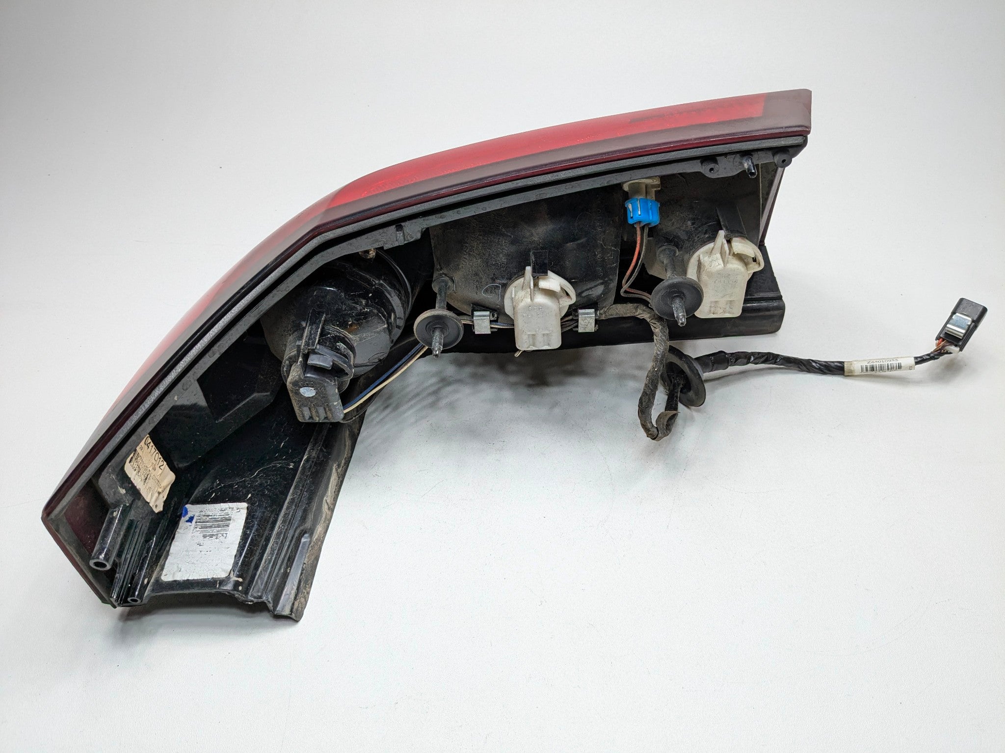 2005 - 2007 OEM CADILLAC CTS REAR LEFT DRIVER SIDE TAIL LIGHT ASSEMBLY