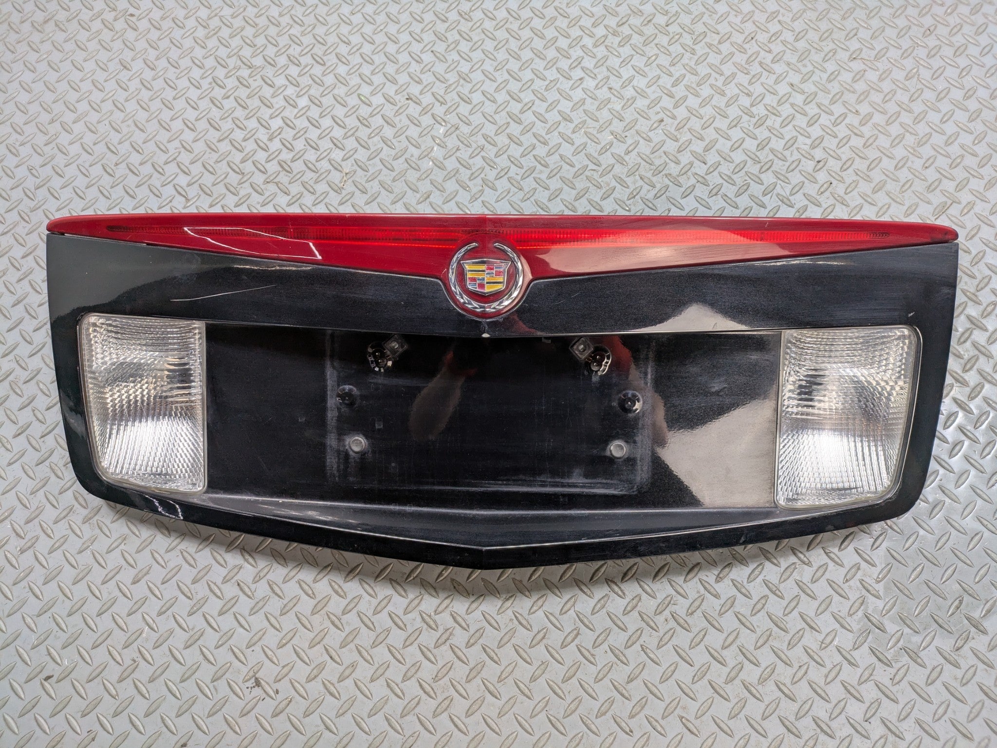 05 - 07 OEM CADILLAC CTS TRUNK PANEL LID BACKUP LICENSE PLATE WITH THIRD LIGHT