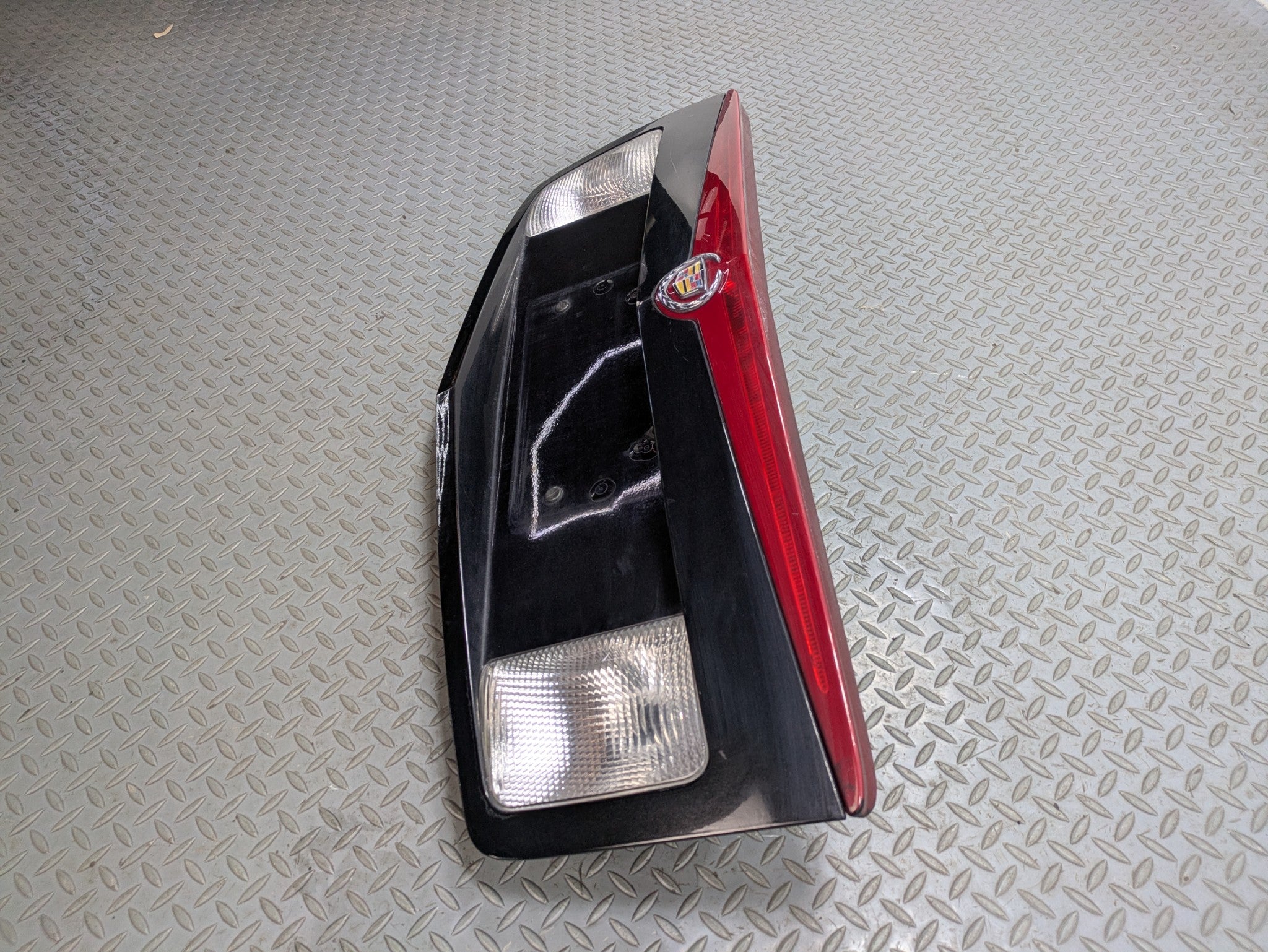 05 - 07 OEM CADILLAC CTS TRUNK PANEL LID BACKUP LICENSE PLATE WITH THIRD LIGHT