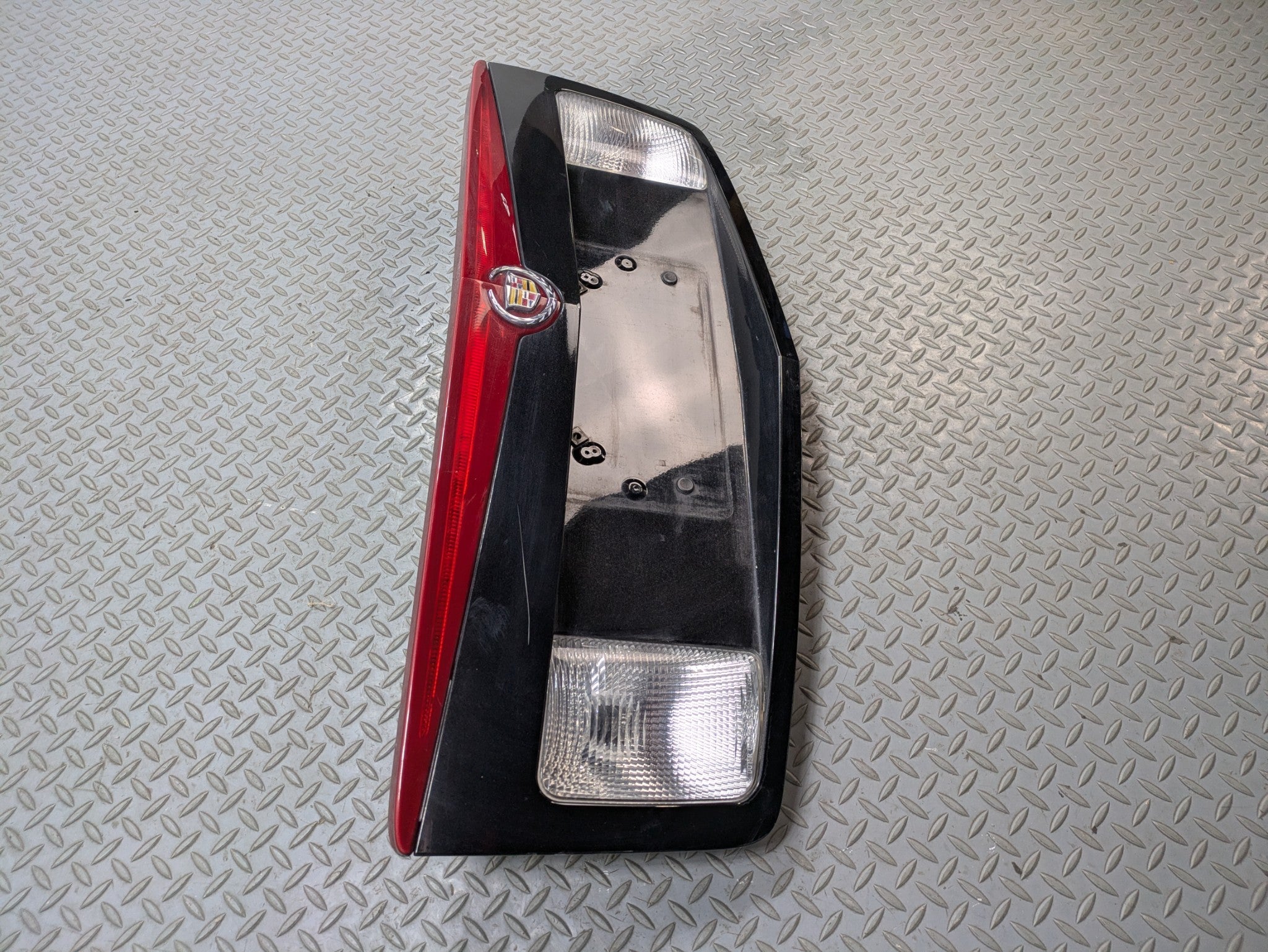 05 - 07 OEM CADILLAC CTS TRUNK PANEL LID BACKUP LICENSE PLATE WITH THIRD LIGHT