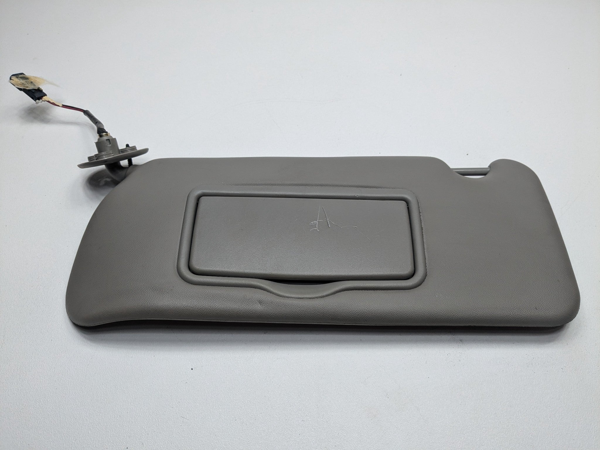 05 - 07 OEM CADILLAC CTS FRONT LEFT DRIVER SIDE UPPER ROOF SUN VISOR WITH MIRROR