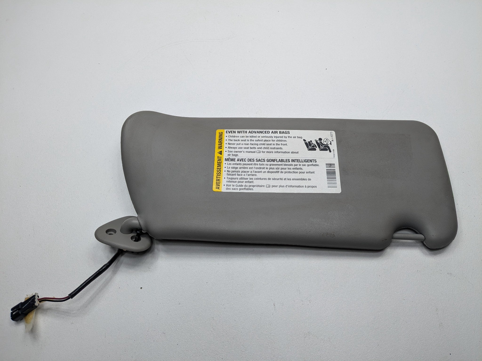05 - 07 OEM CADILLAC CTS FRONT LEFT DRIVER SIDE UPPER ROOF SUN VISOR WITH MIRROR