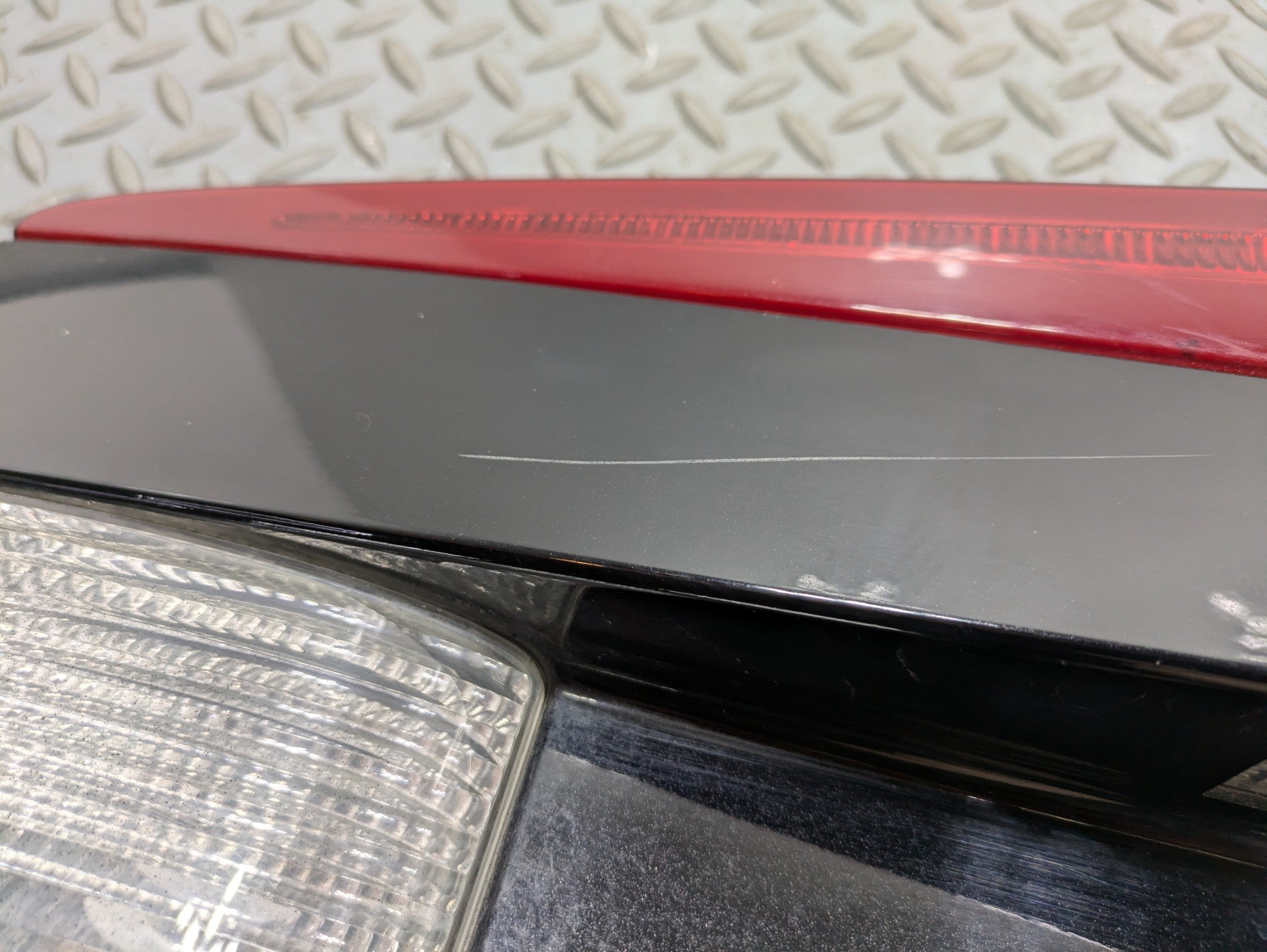 05 - 07 OEM CADILLAC CTS TRUNK PANEL LID BACKUP LICENSE PLATE WITH THIRD LIGHT