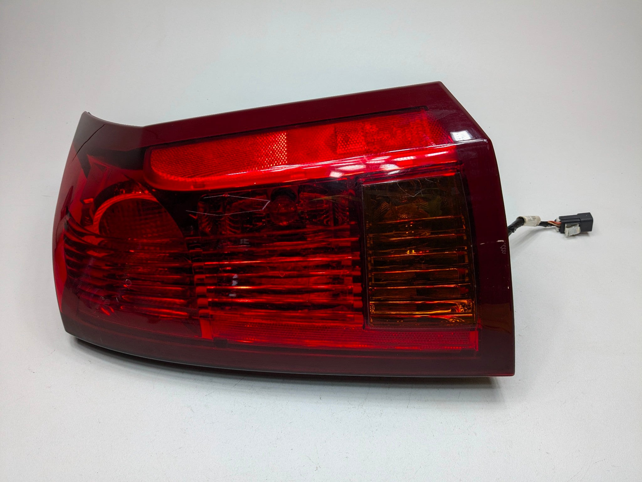 2005 - 2007 OEM CADILLAC CTS REAR RIGHT PASSENGER SIDE TAIL LIGHT ASSEMBLY