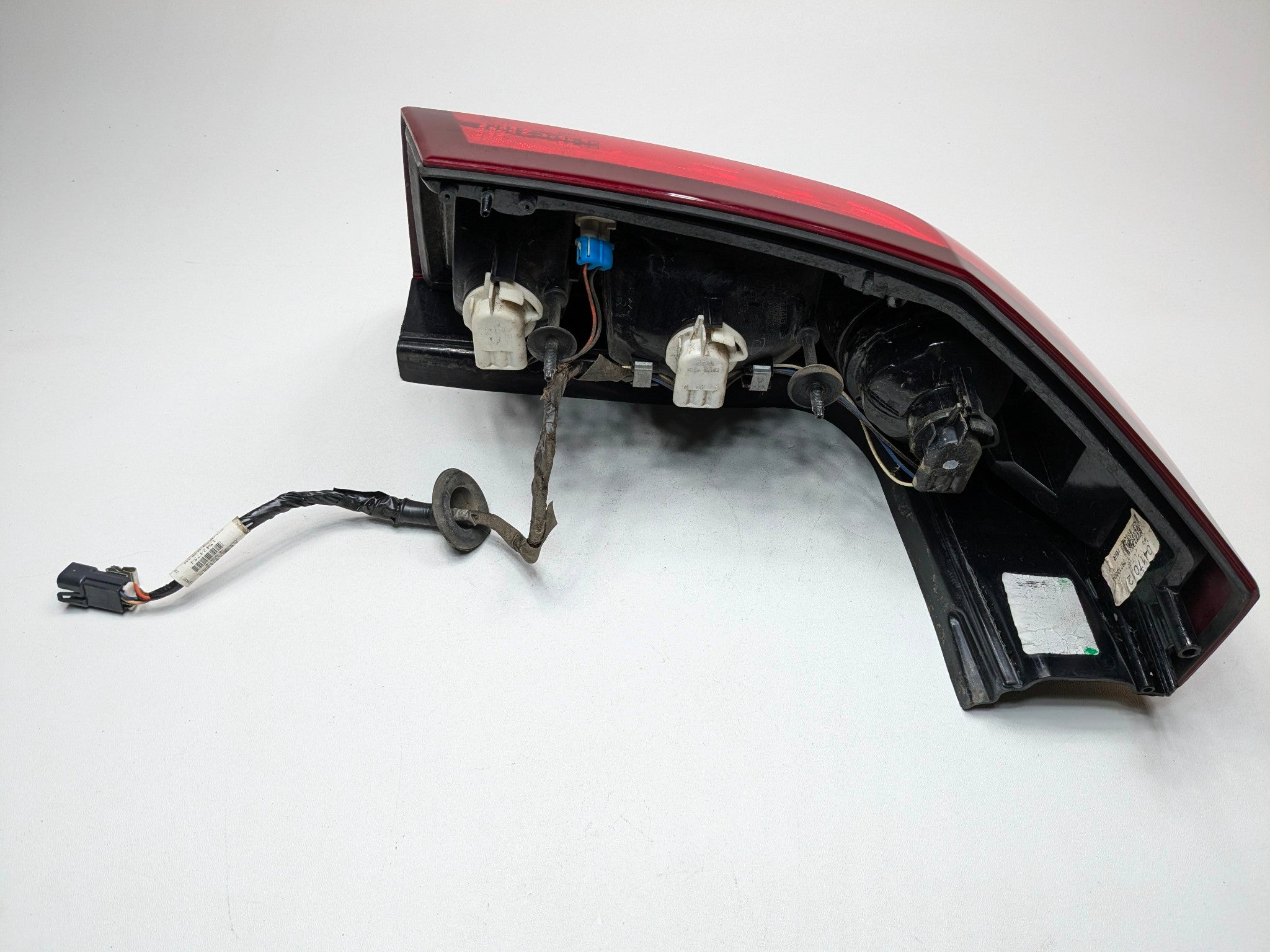 2005 - 2007 OEM CADILLAC CTS REAR RIGHT PASSENGER SIDE TAIL LIGHT ASSEMBLY