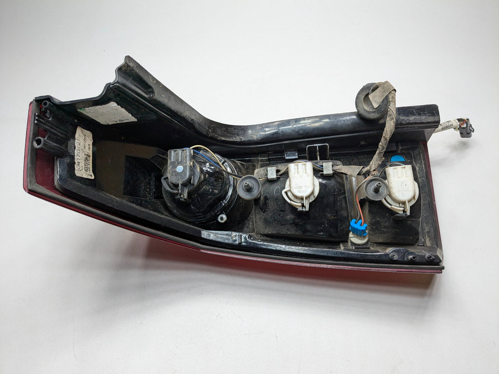 2005 - 2007 OEM CADILLAC CTS REAR RIGHT PASSENGER SIDE TAIL LIGHT ASSEMBLY