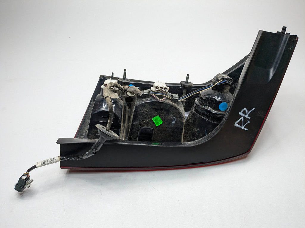2005 - 2007 OEM CADILLAC CTS REAR RIGHT PASSENGER SIDE TAIL LIGHT ASSEMBLY