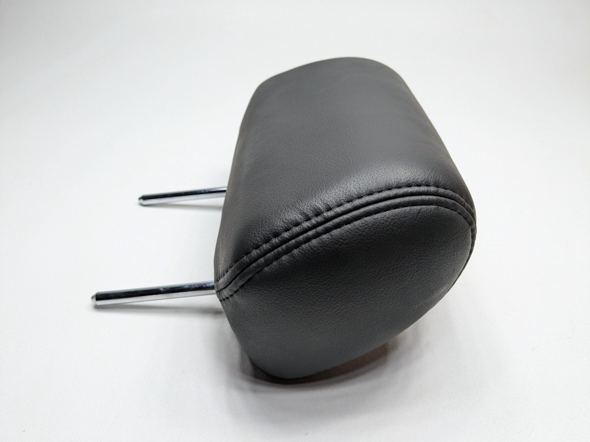 2005 - 2007 OEM CADILLAC CTS REAR RIGHT PASSENGER SIDE SEAT HEADREST