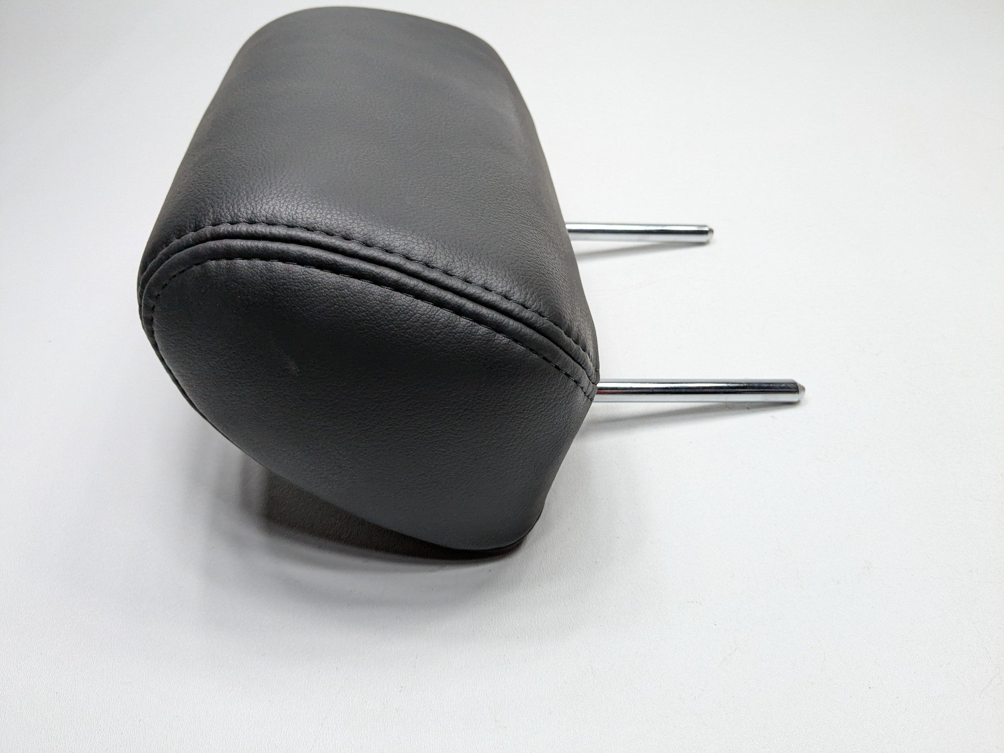 2005 - 2007 OEM CADILLAC CTS REAR RIGHT PASSENGER SIDE SEAT HEADREST