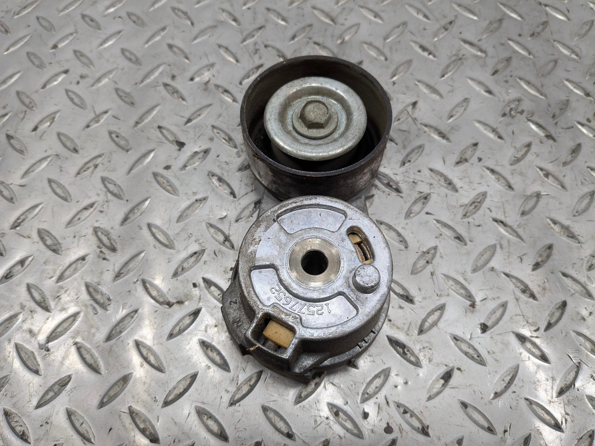 2005 - 2007 OEM CADILLAC CTS RIGHT ENGINE BELT TENSIONER WATER PUMP ALTERNATOR