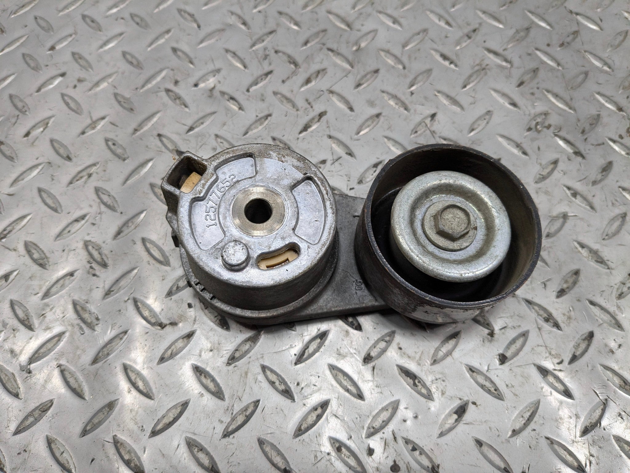 2005 - 2007 OEM CADILLAC CTS RIGHT ENGINE BELT TENSIONER WATER PUMP ALTERNATOR