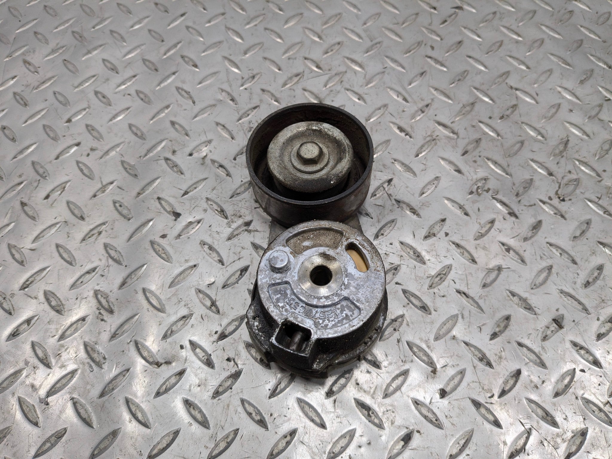2005 - 2007 OEM CADILLAC CTS LEFT ENGINE BELT TENSIONER WATER PUMP ALTERNATOR