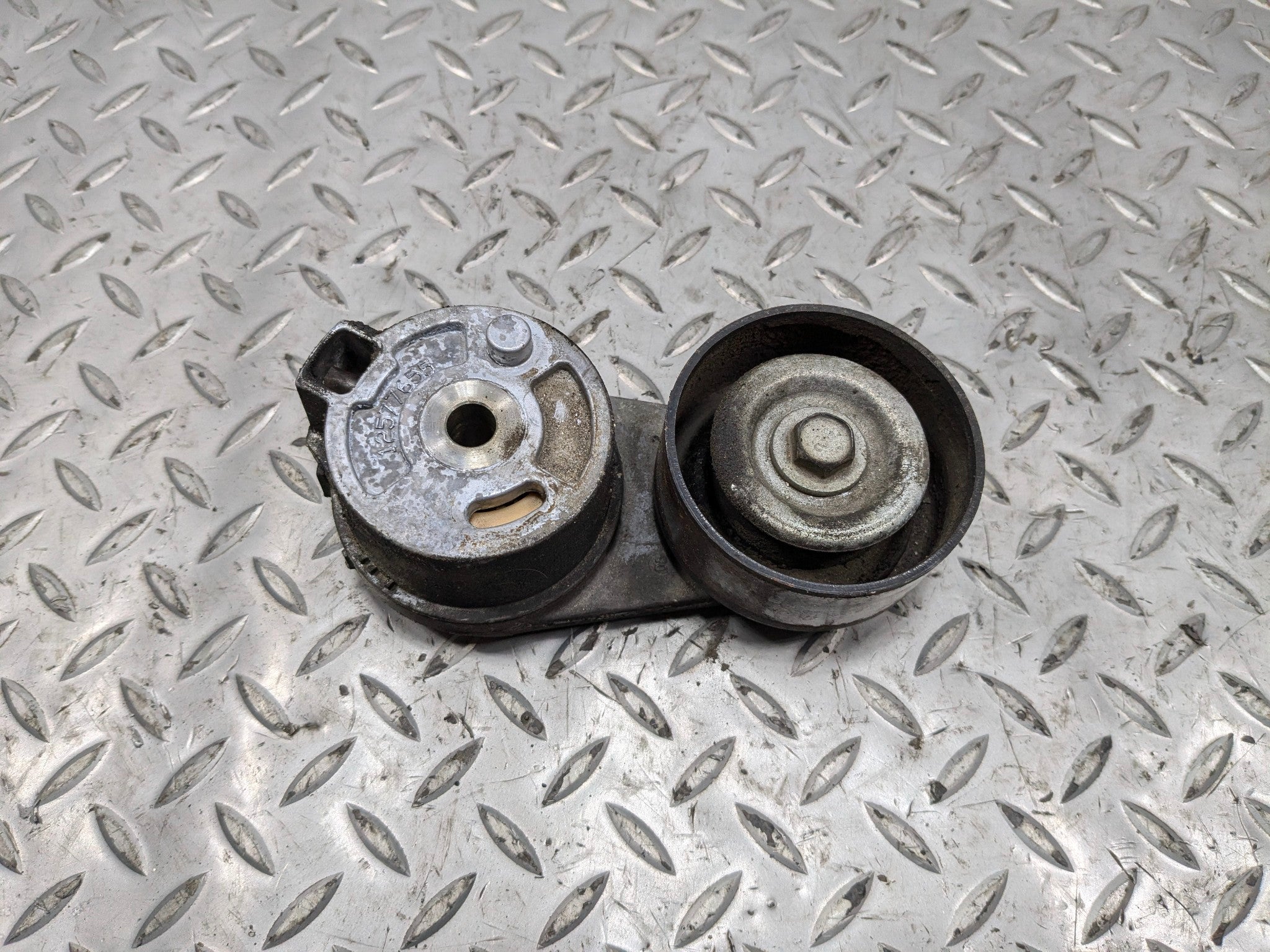 2005 - 2007 OEM CADILLAC CTS LEFT ENGINE BELT TENSIONER WATER PUMP ALTERNATOR