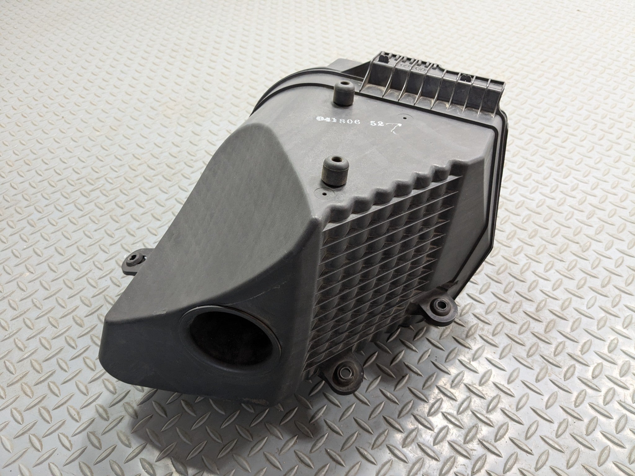 2005 - 2007 OEM CADILLAC CTS ENGINE AIR INTAKE CLEANER BOX 2.8L