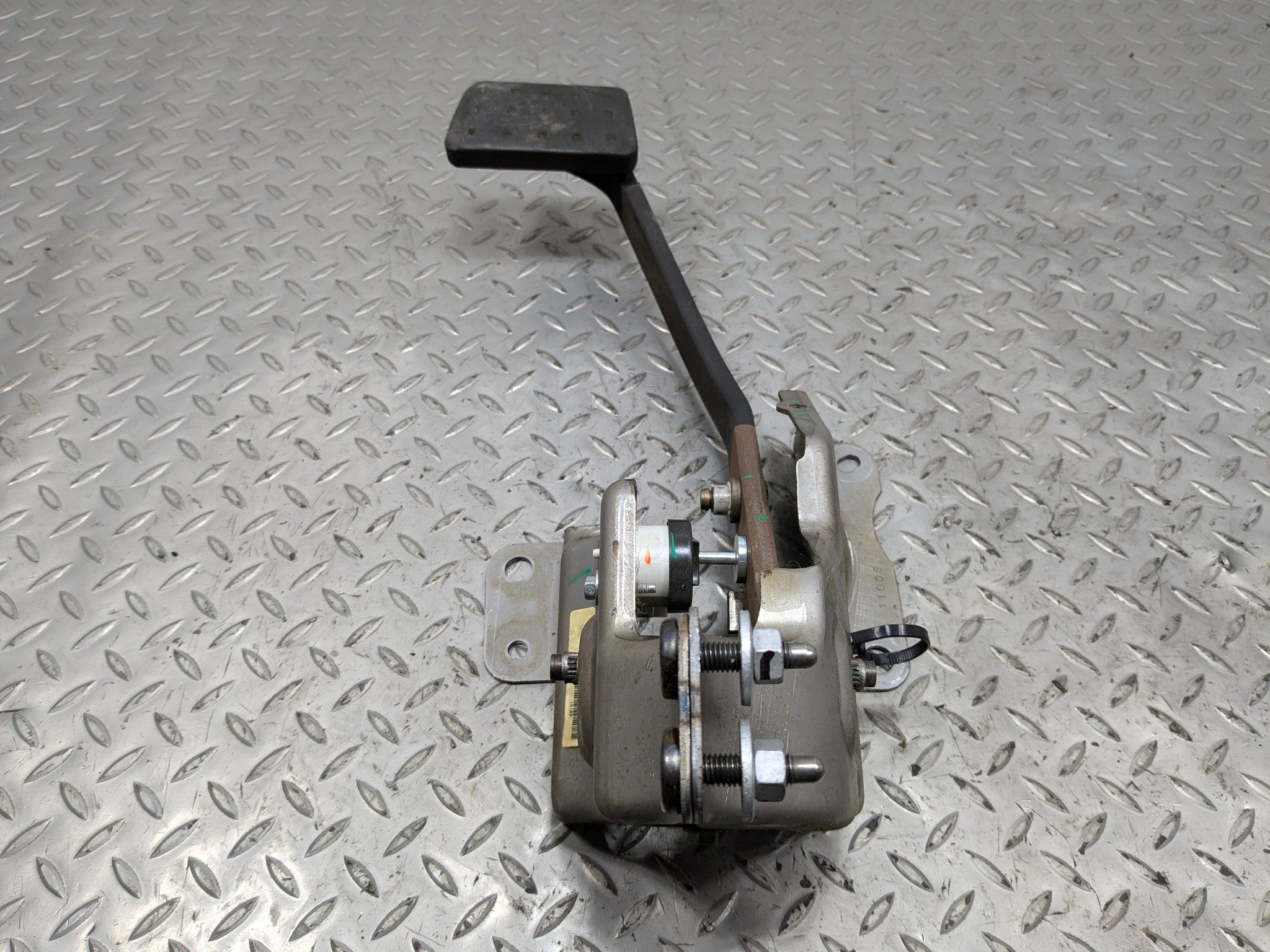 2005 - 2007 OEM CADILLAC CTS BRAKE PADEL ASSEMBLY